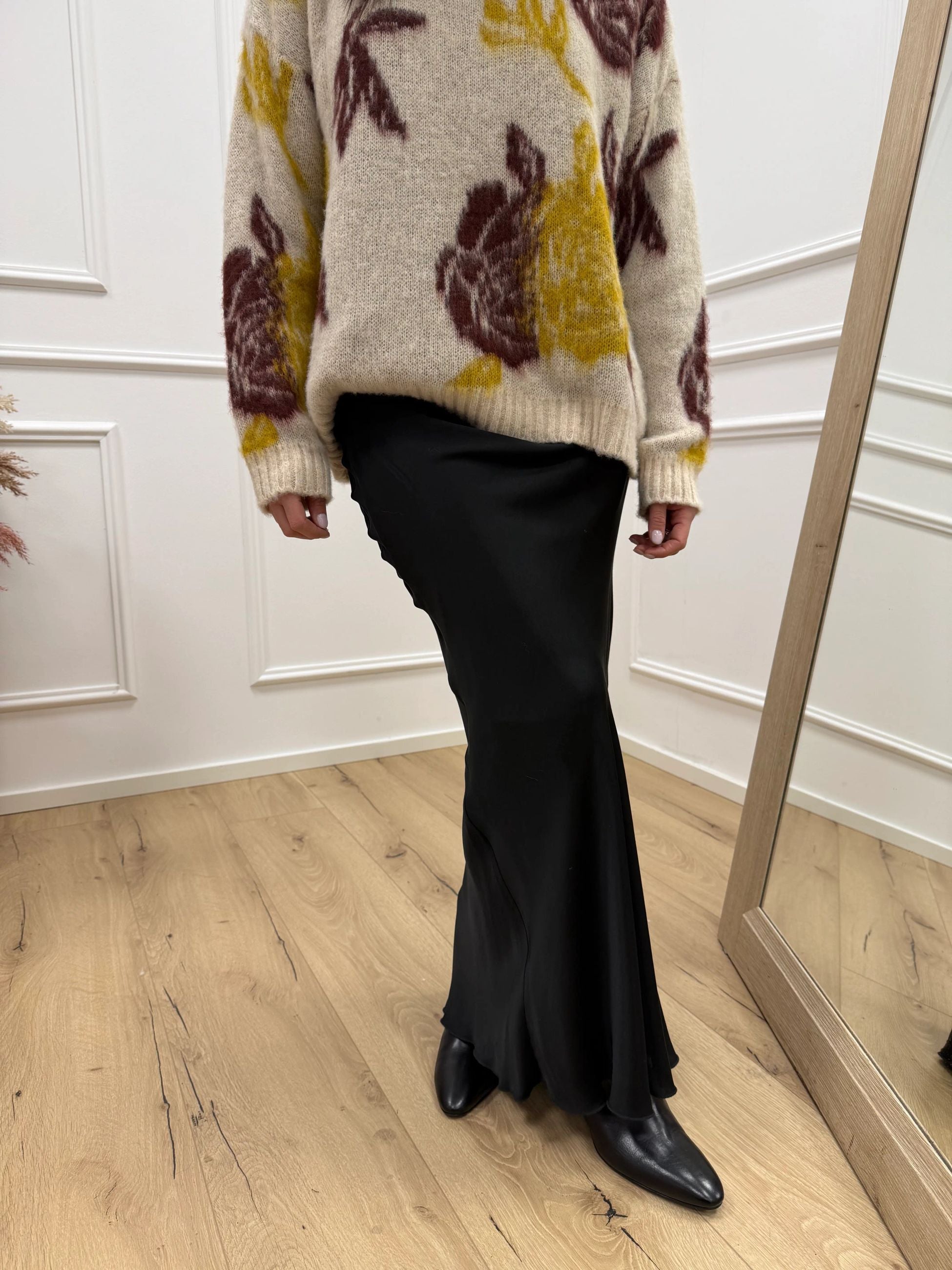 Gonna slim nera svasata sul fondo - HaveOne