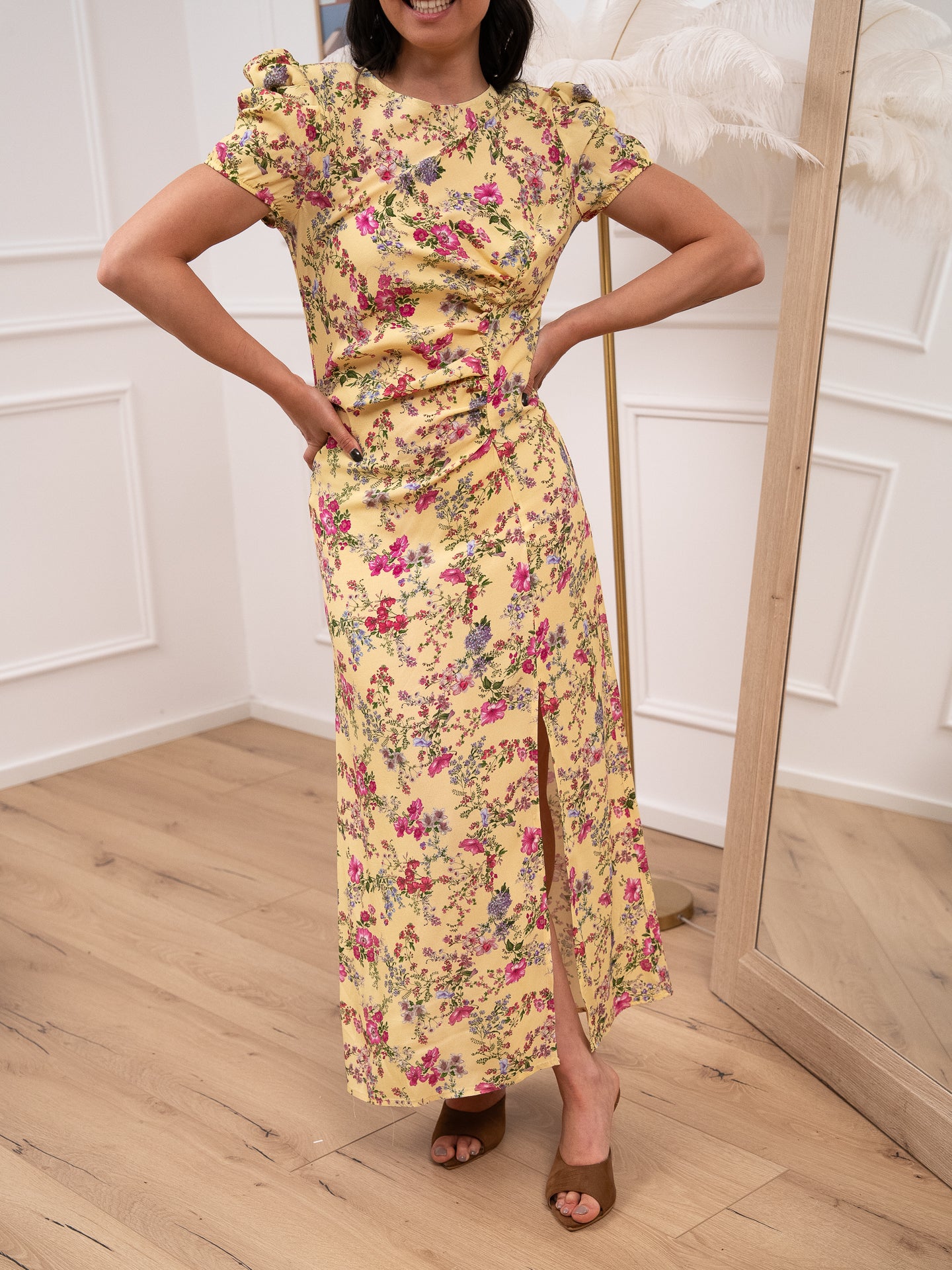 Vestito giallo con fiorellini e manica arricciata - Vicolo