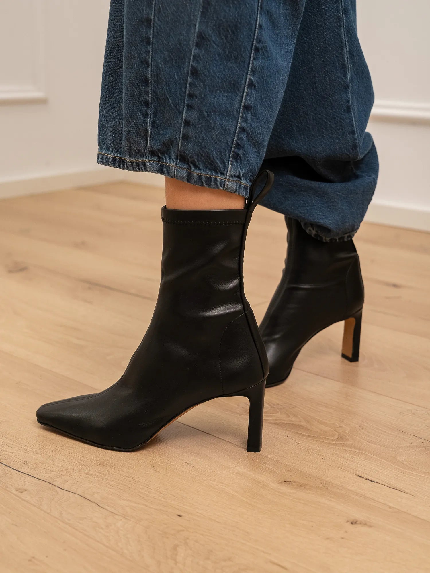 Stivaletto calzino nero tacco 8 - Ovyè