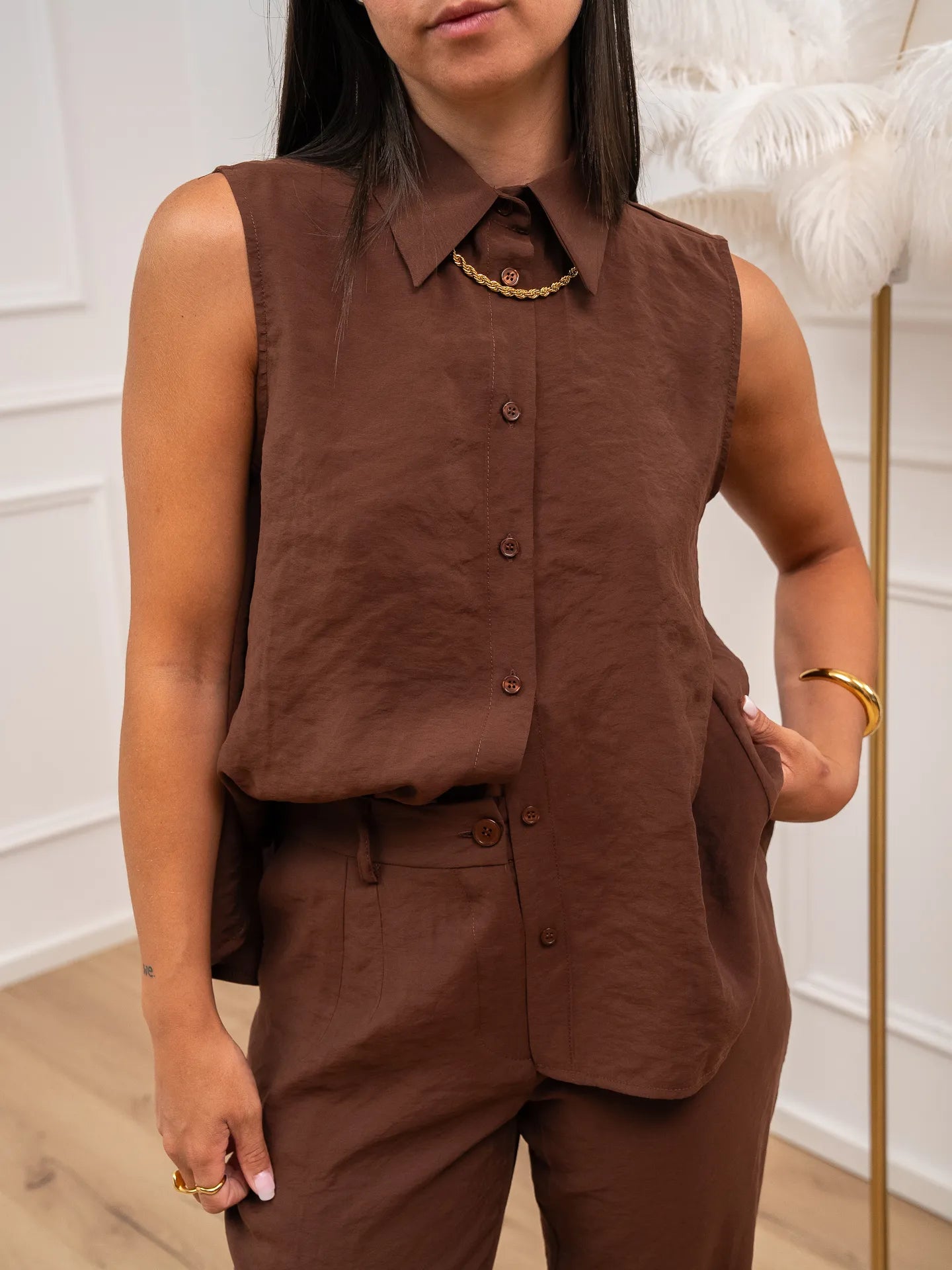 Camicia smanicata cioccolato in modal - HaveOne