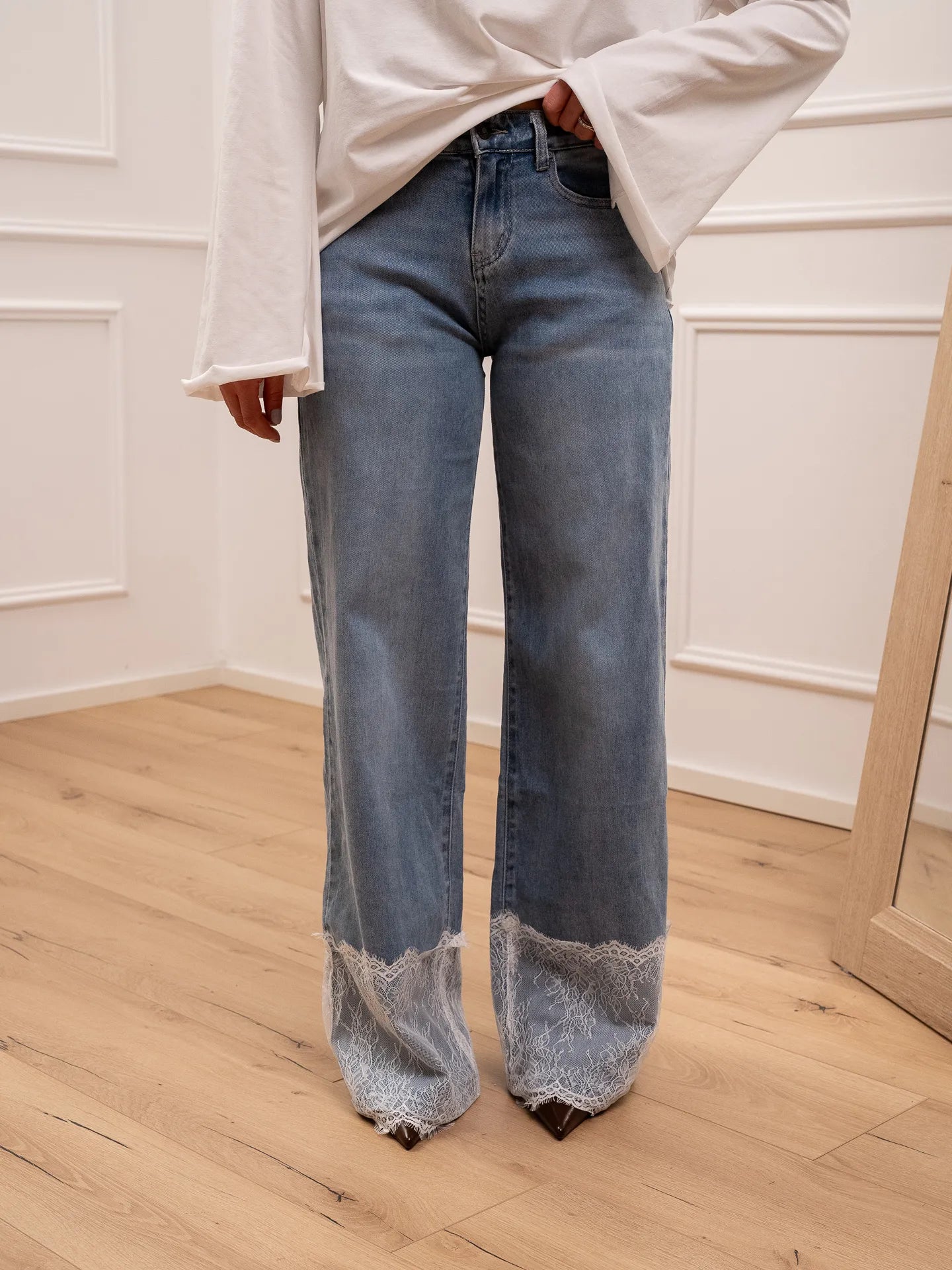 Jeans a palazzo con pizzo sul fondo - You Decide