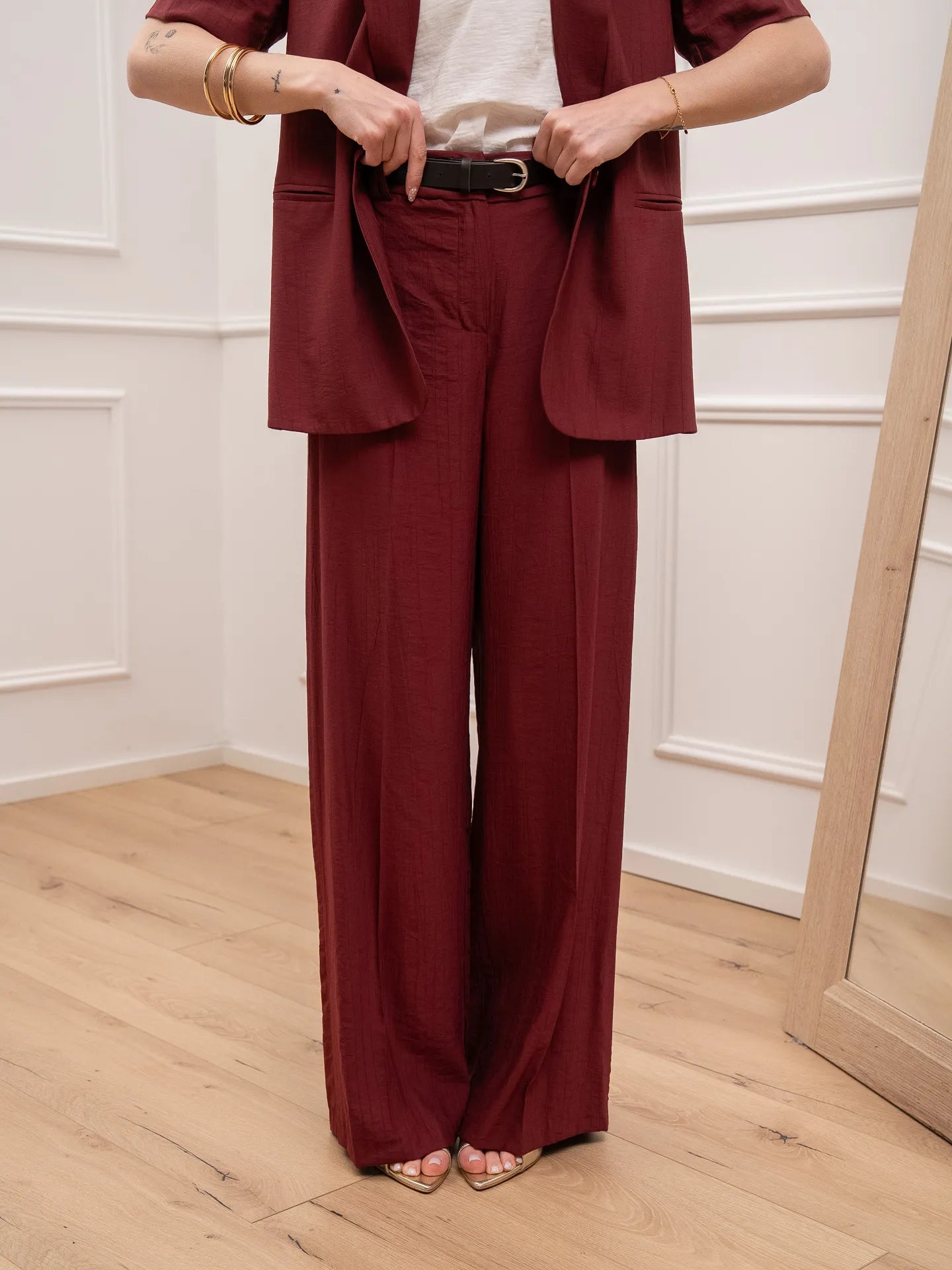 Pantaloni in viscosa stropicciata bordeaux con cintura - HaveOne