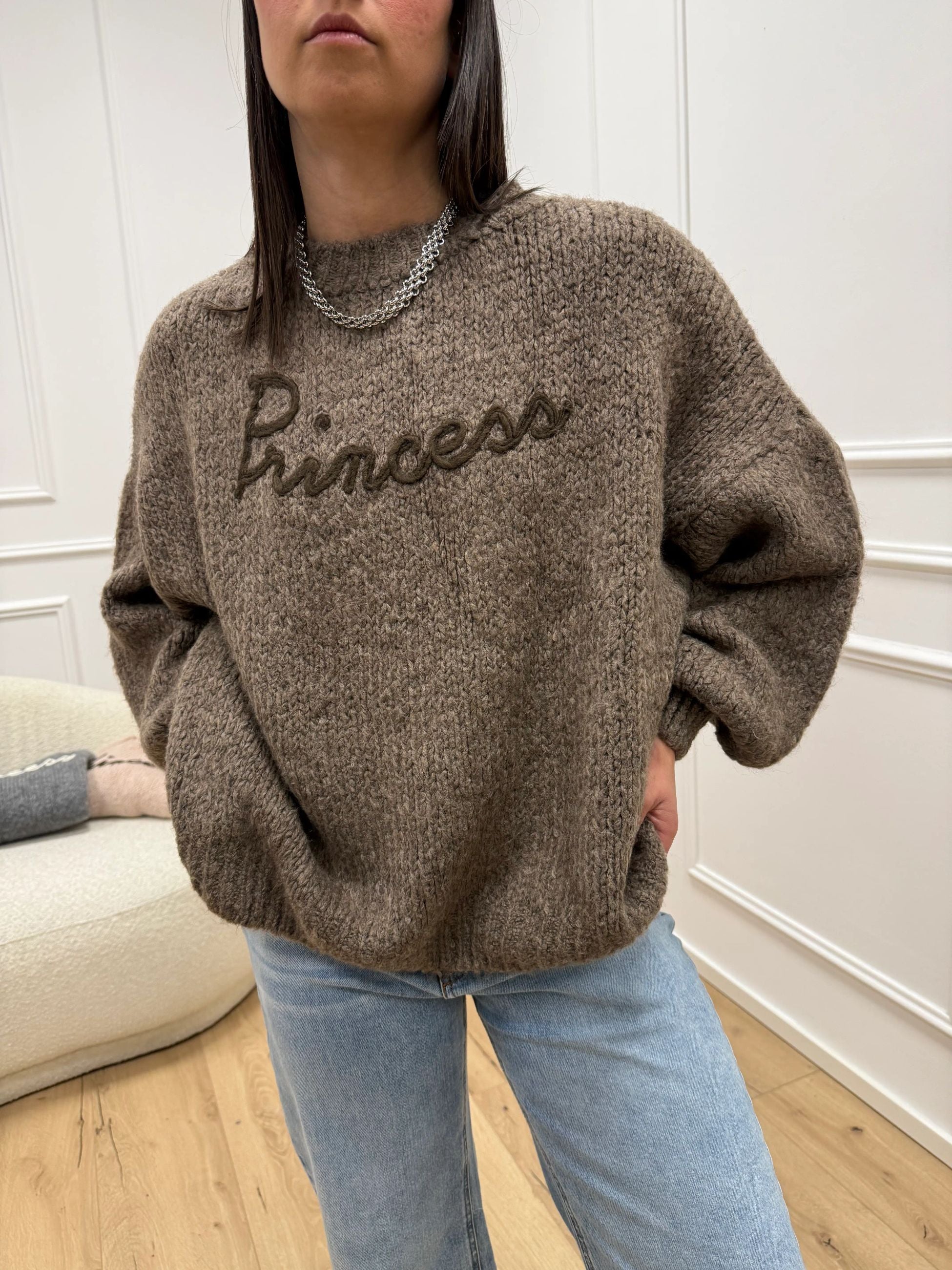 Maglia tortora ricamo "Princess" - You Decide