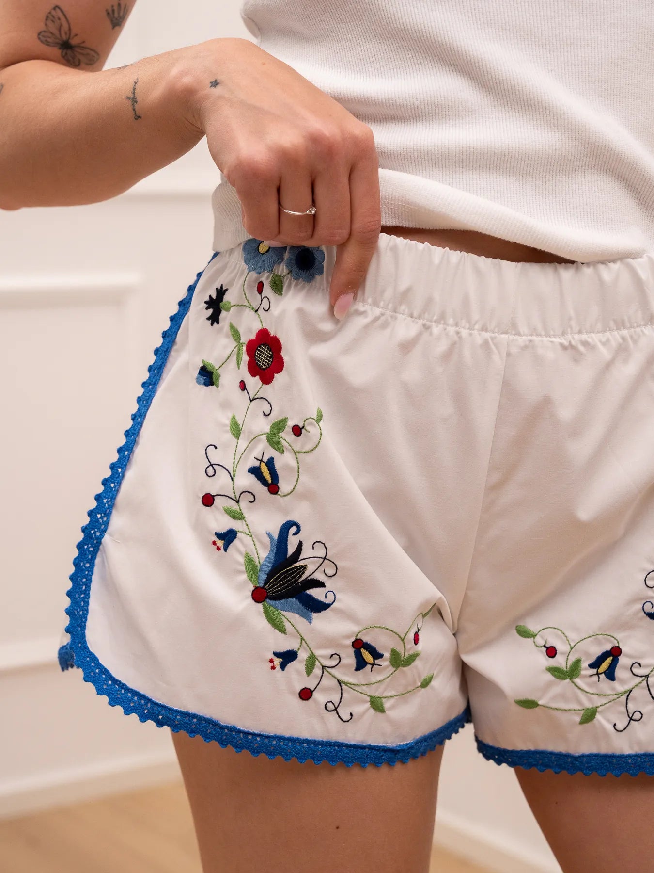 Shorts Costiera naturale e blu con ricami - Vicolo