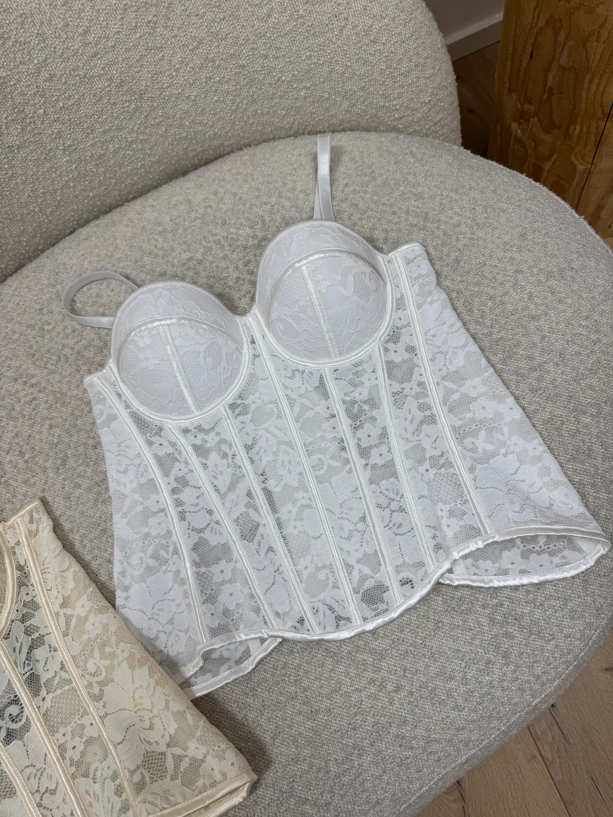 Corsetto in pizzo bianco con stecche - HaveOne