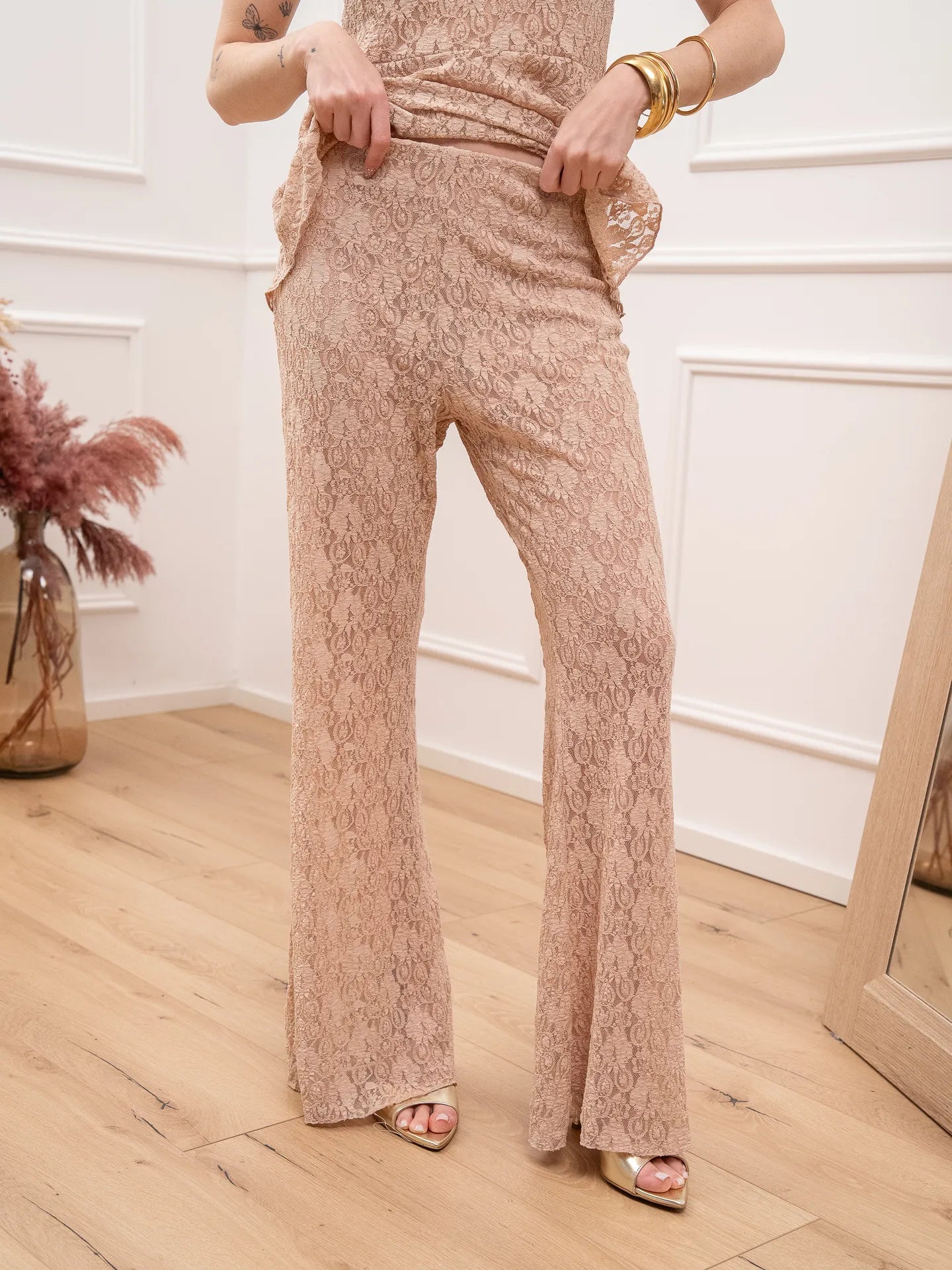 Pantaloni in pizzo cipria con culotte - HaveOne