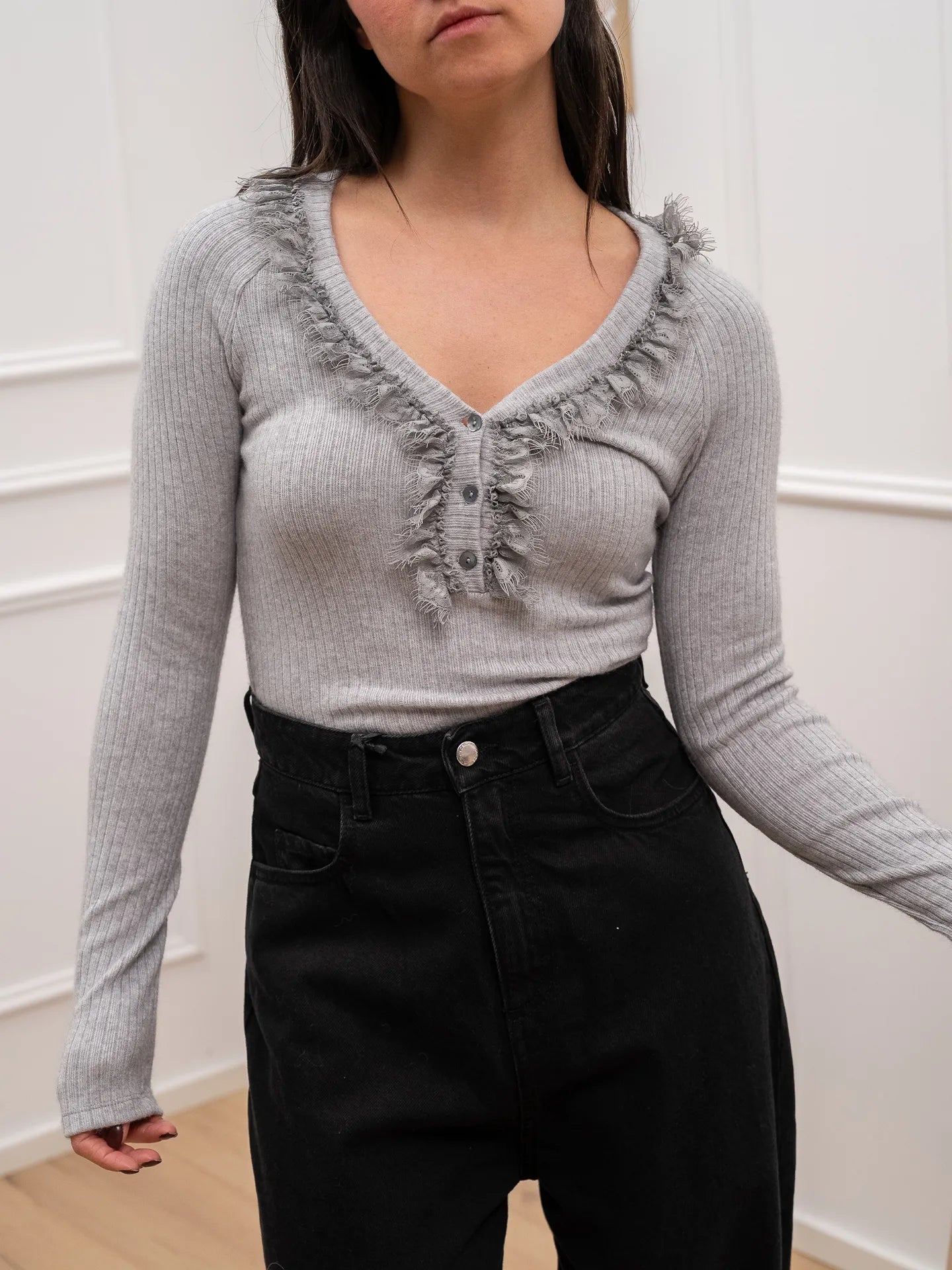 Maglia soft touch grigia con pizzo e bottoncini - HaveOne