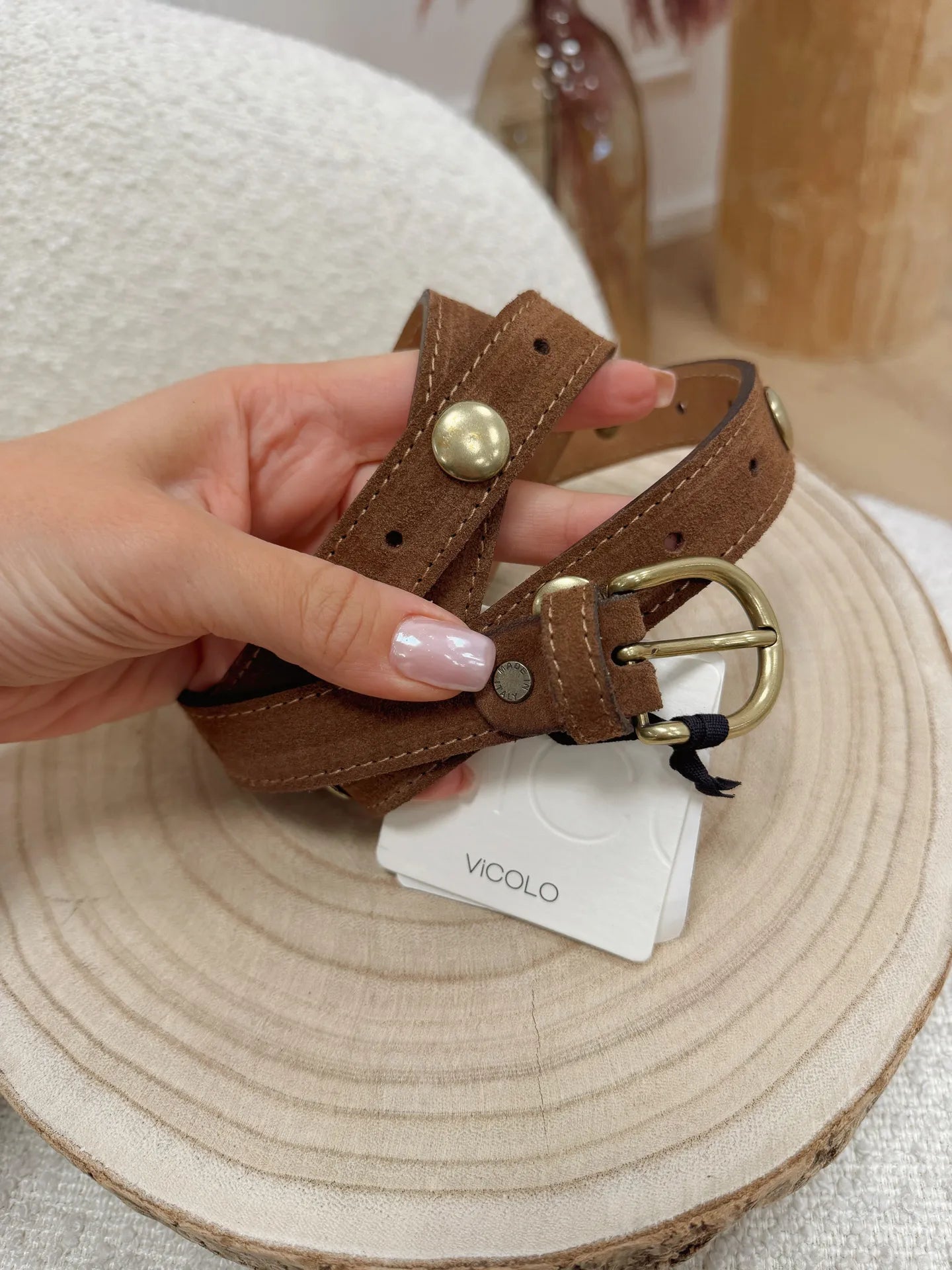 Cintura scamosciata nocciola con borchie oro - Vicolo