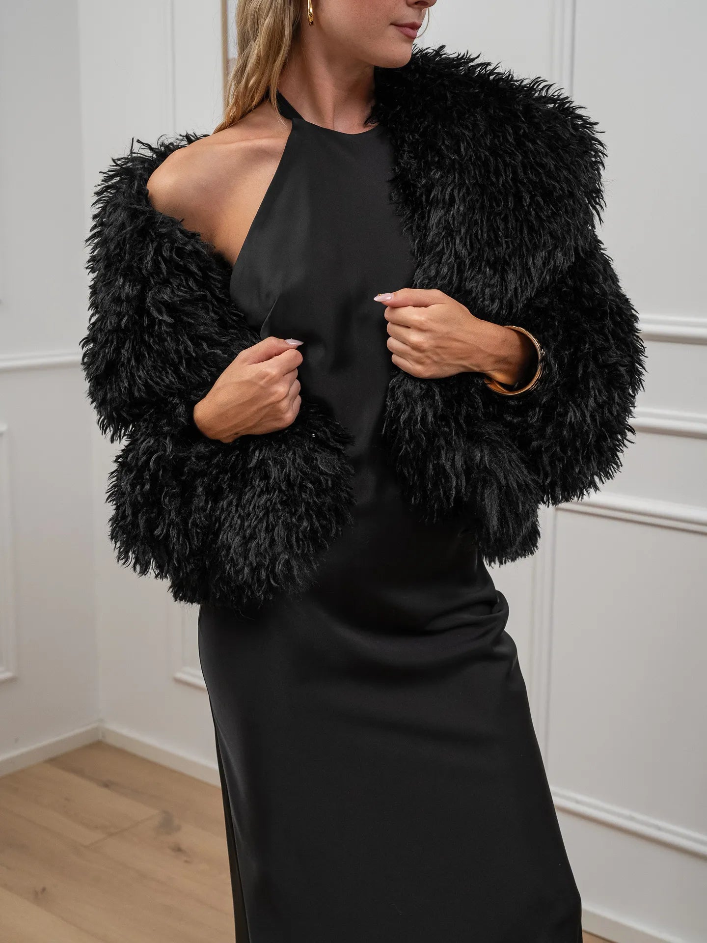 Pelliccia fluffly nera crop - HaveOne