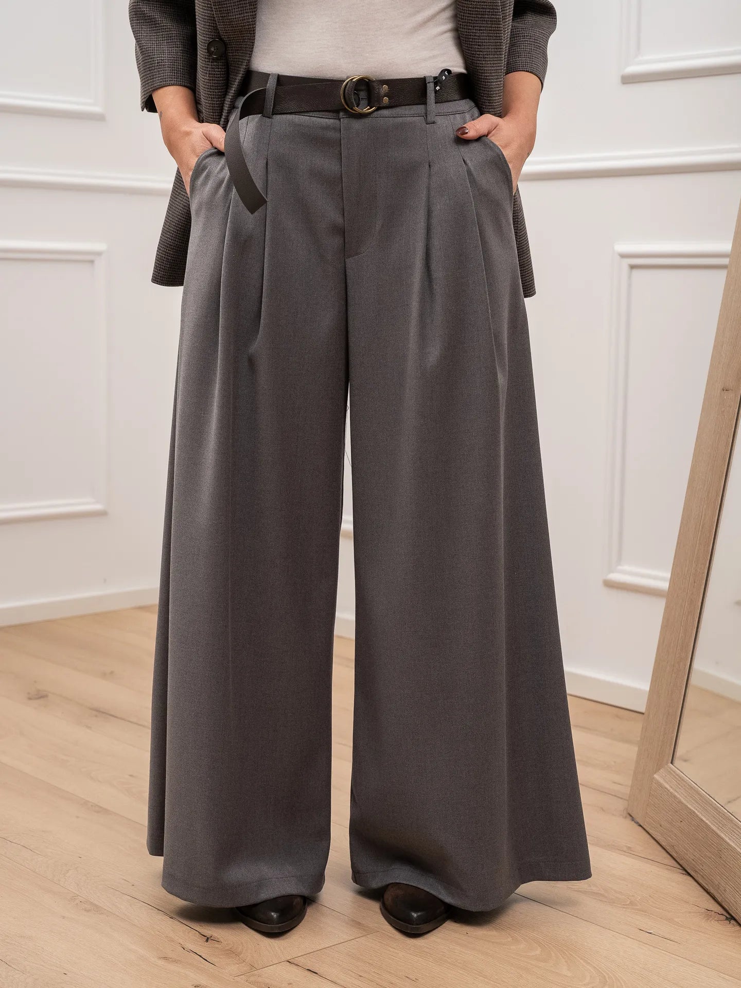 Pantaloni larghi grigi con pinces e cintura - HaveOne