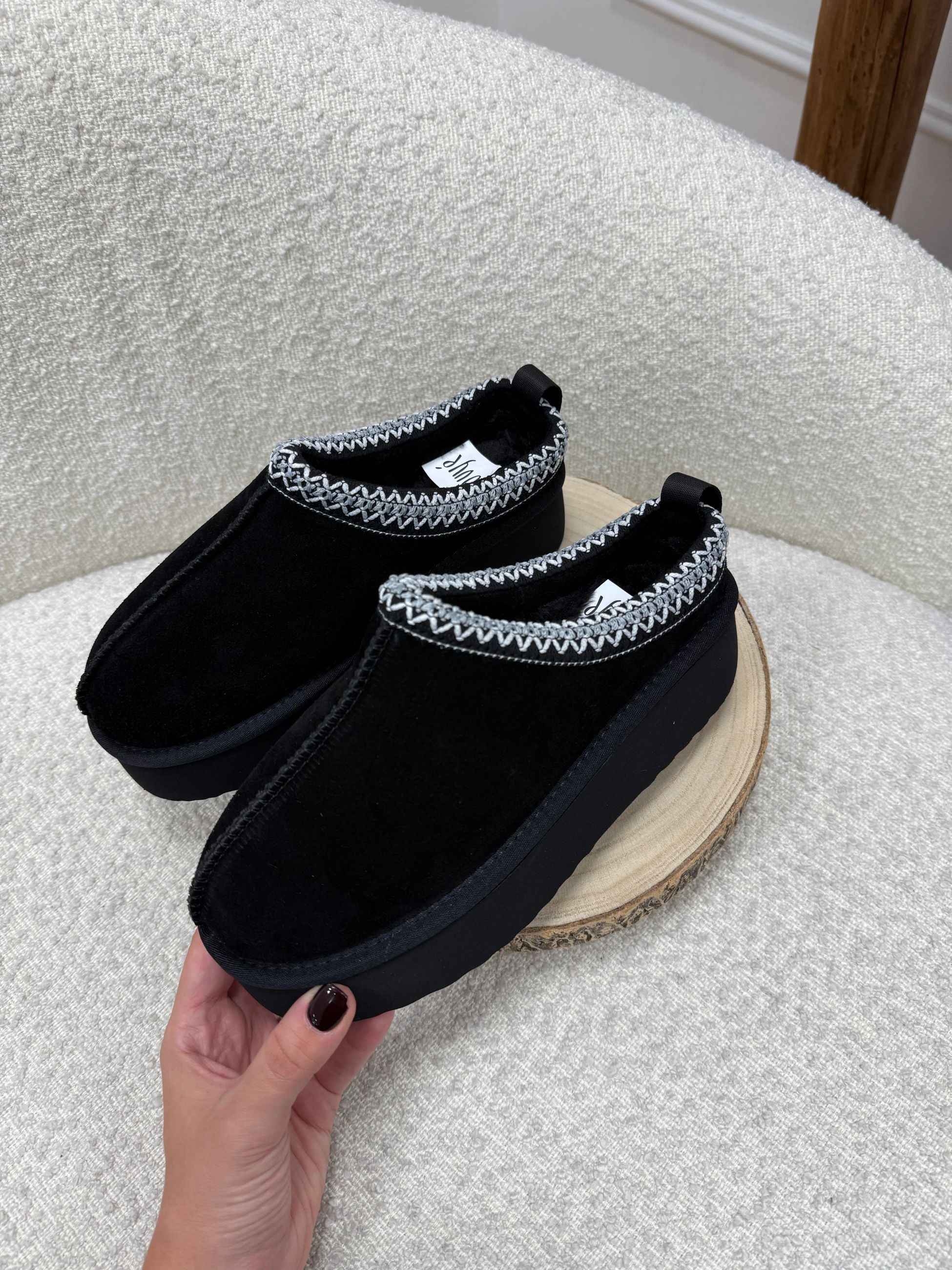 Sabot ricamato platform nero - Ovyè