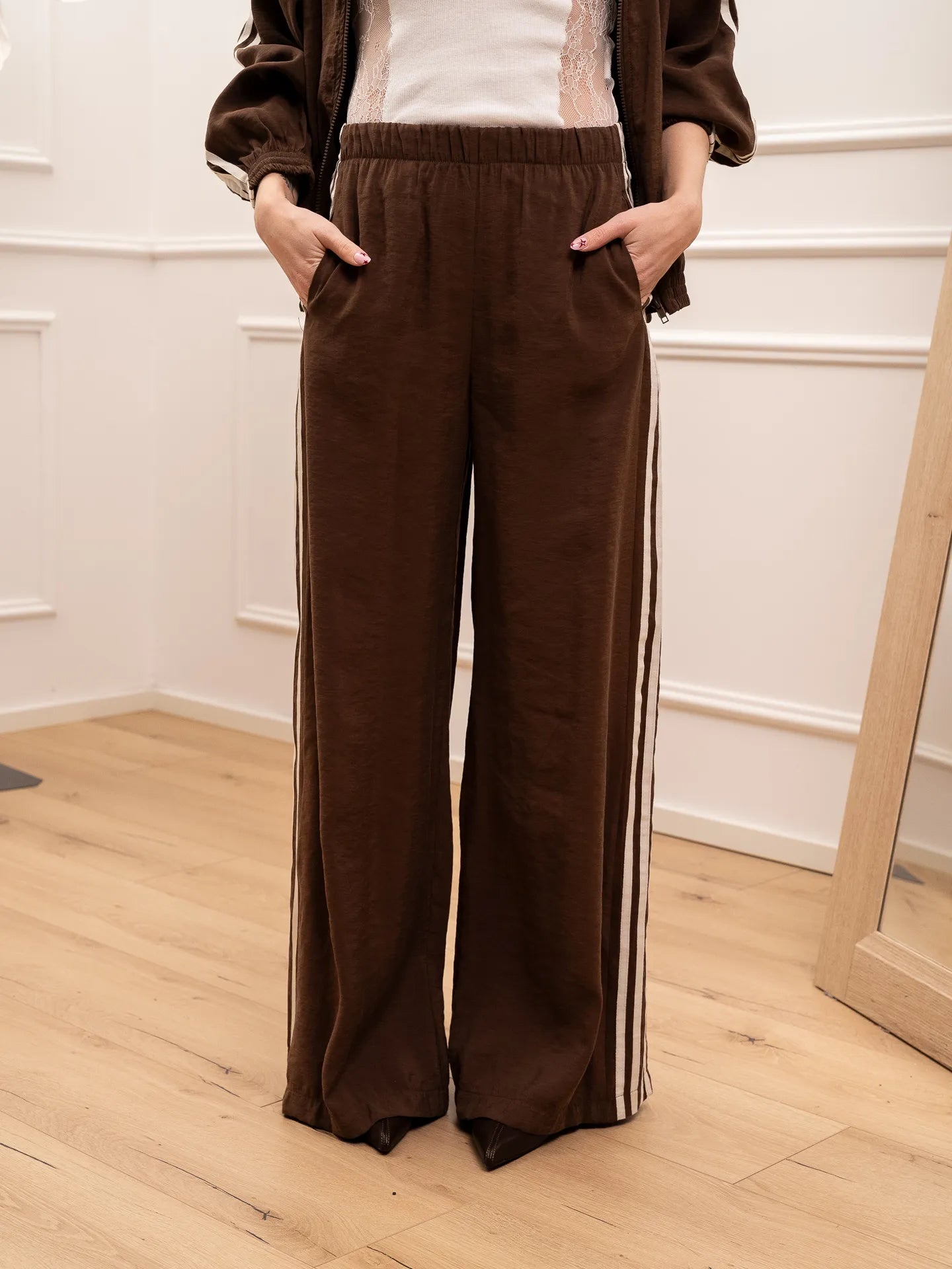 Pantaloni in modal moka con bande laterali - Vicolo