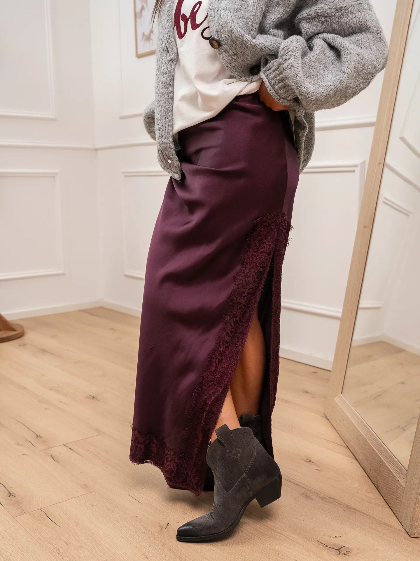 Gonna in raso bordeaux pizzo sul fondo - HaveOne