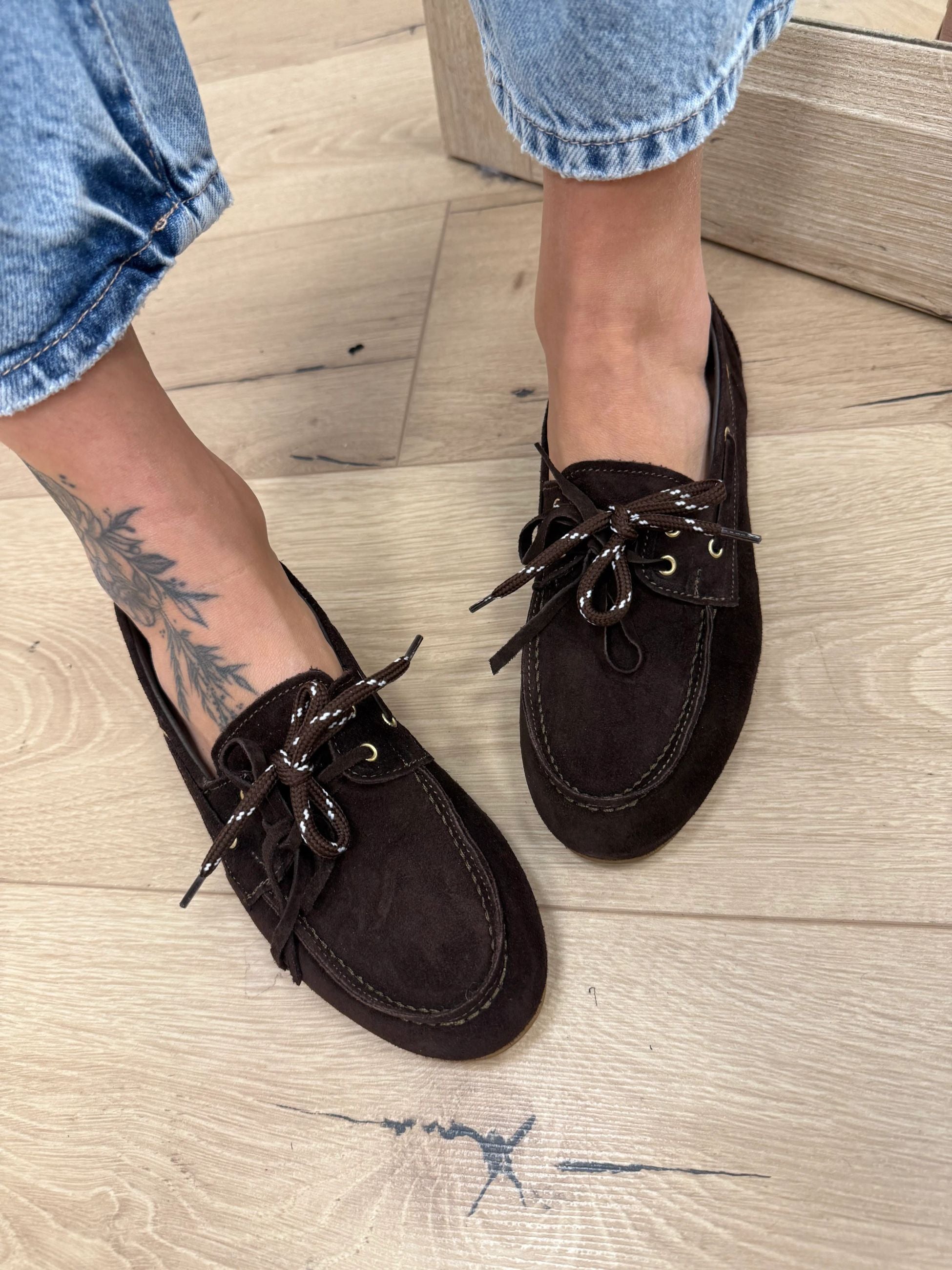 Mocassino da barca moro in pelle scamosciata doppio laccio - Ovyè