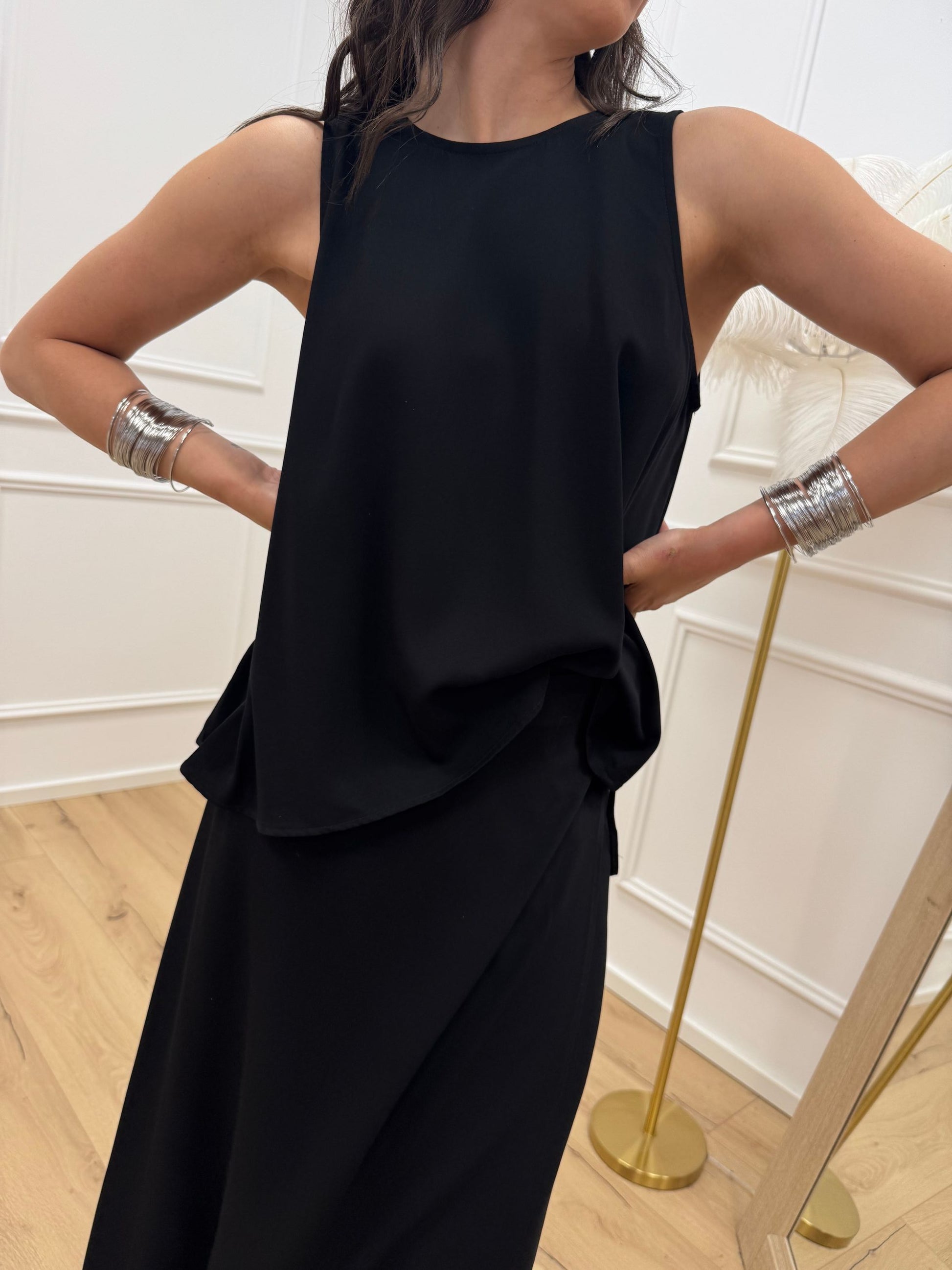 Canotta basic nera svasata sul fondo HaveOne – - Main Image