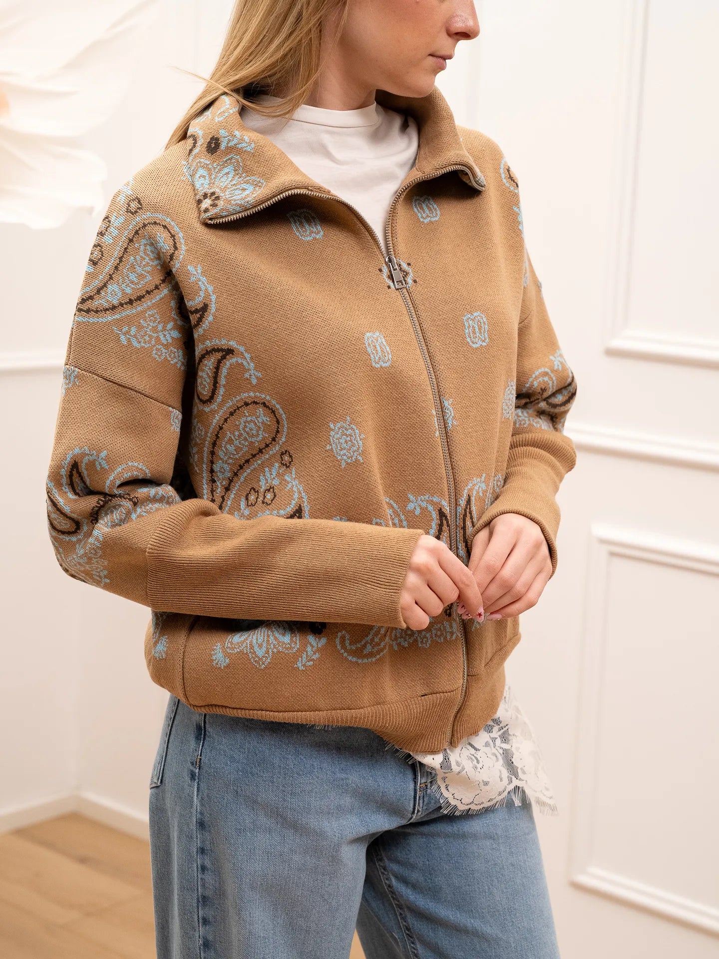 Maglia camel stampa bandana celeste, moro con zip - HaveOne