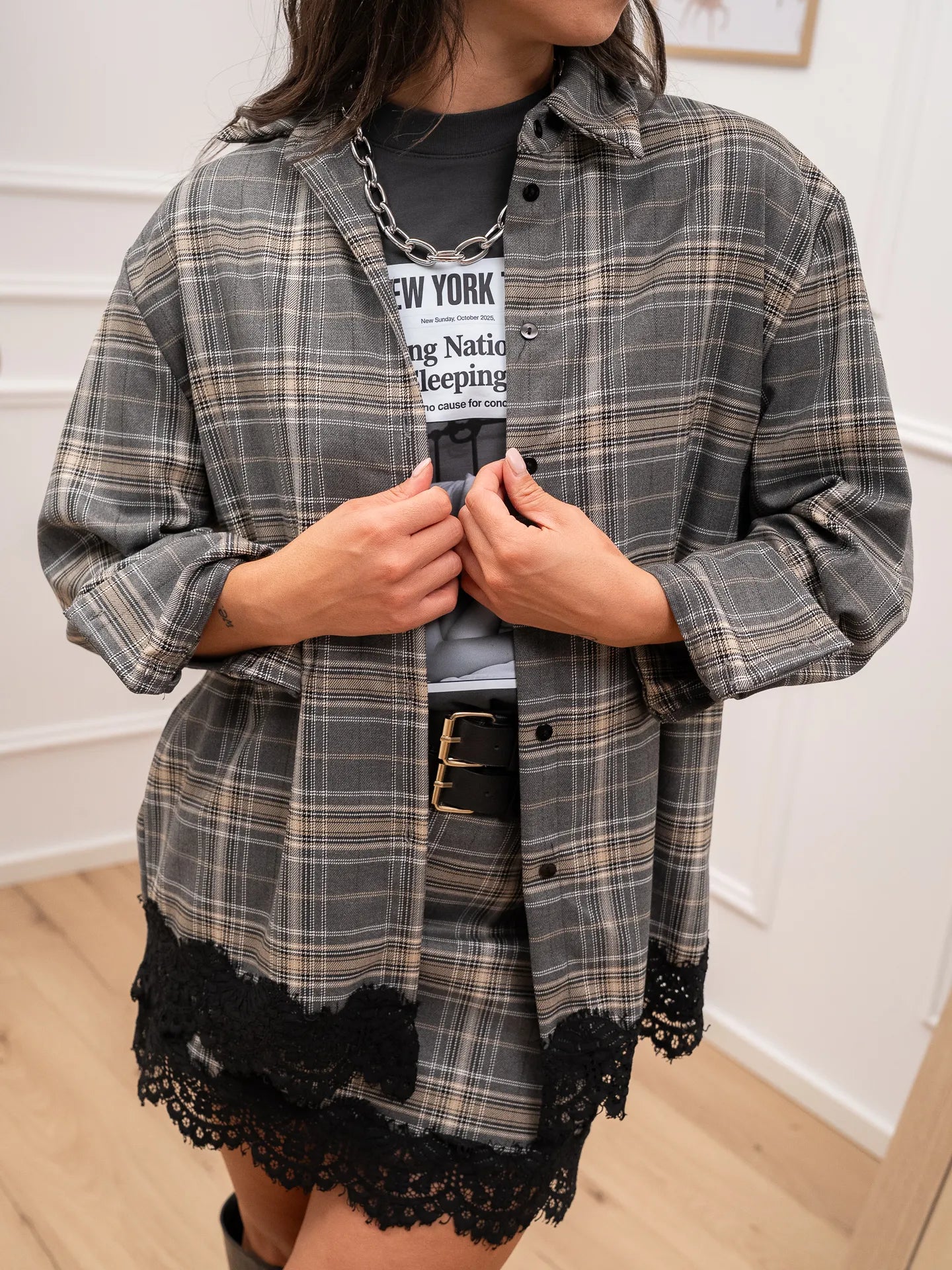 Camicia over grigia check con pizzo sul fondo - HaveOne