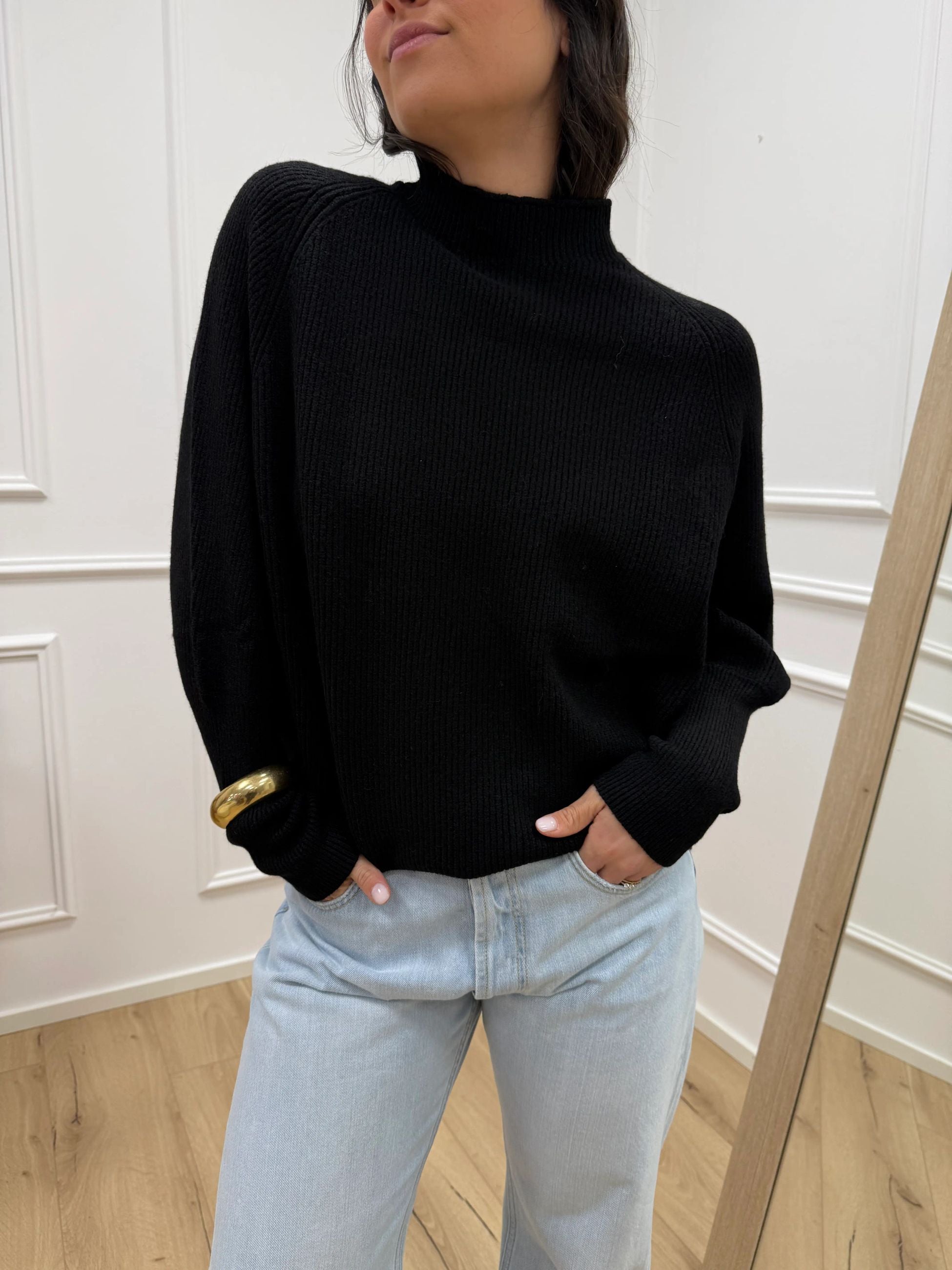 Maglia pipistrello nera a collo alto - HaveOne