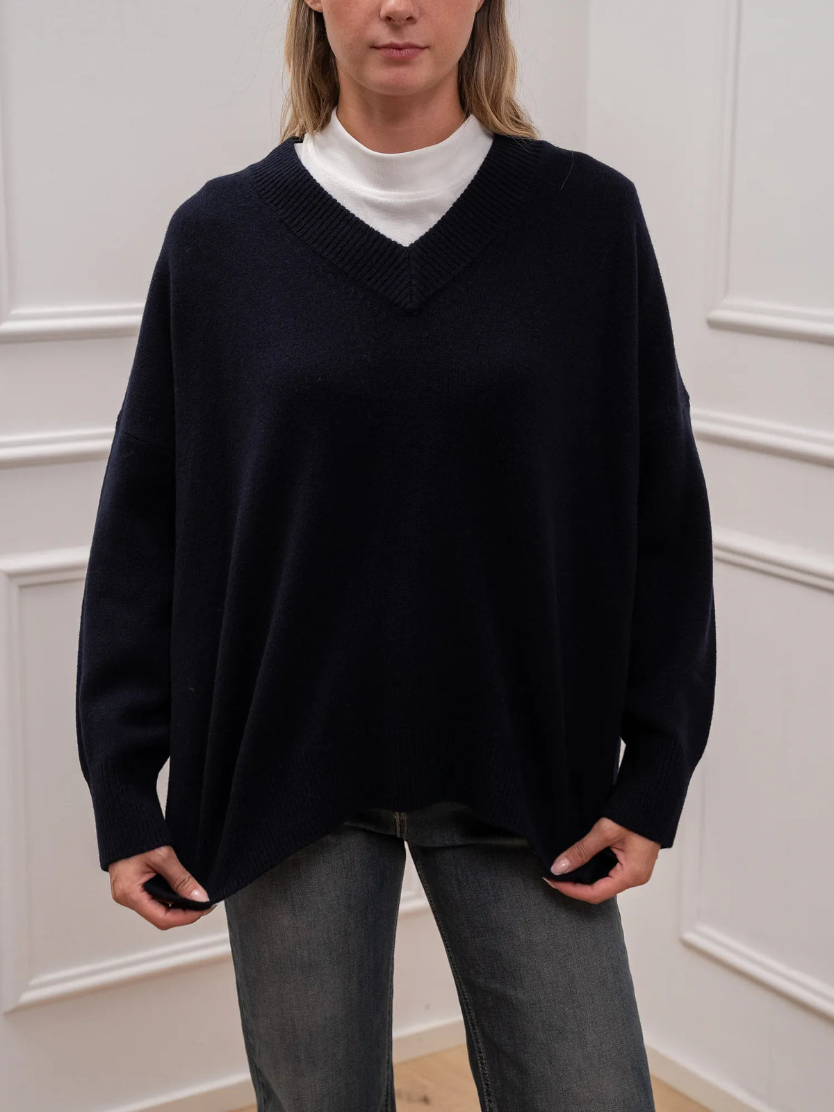 Maglia scollo a v spacchi laterali in 100% lana - Philia Loft