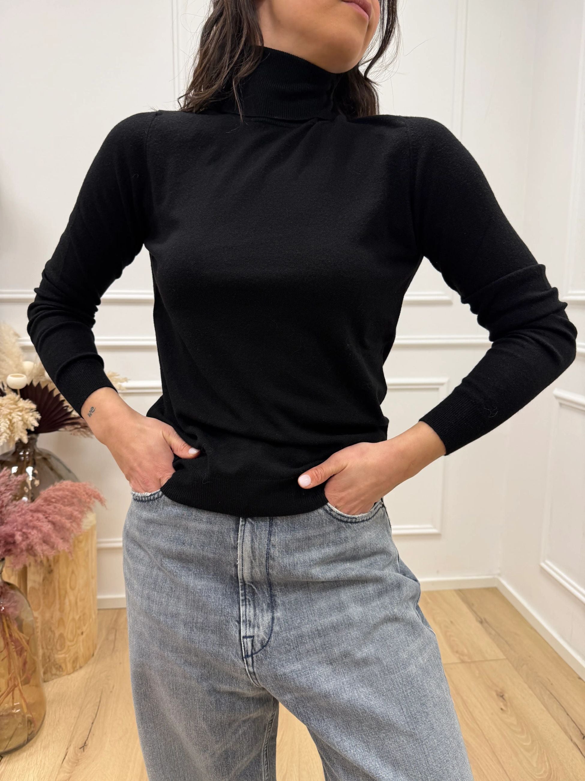 Maglia dolcevita nera fit regolare - HaveOne