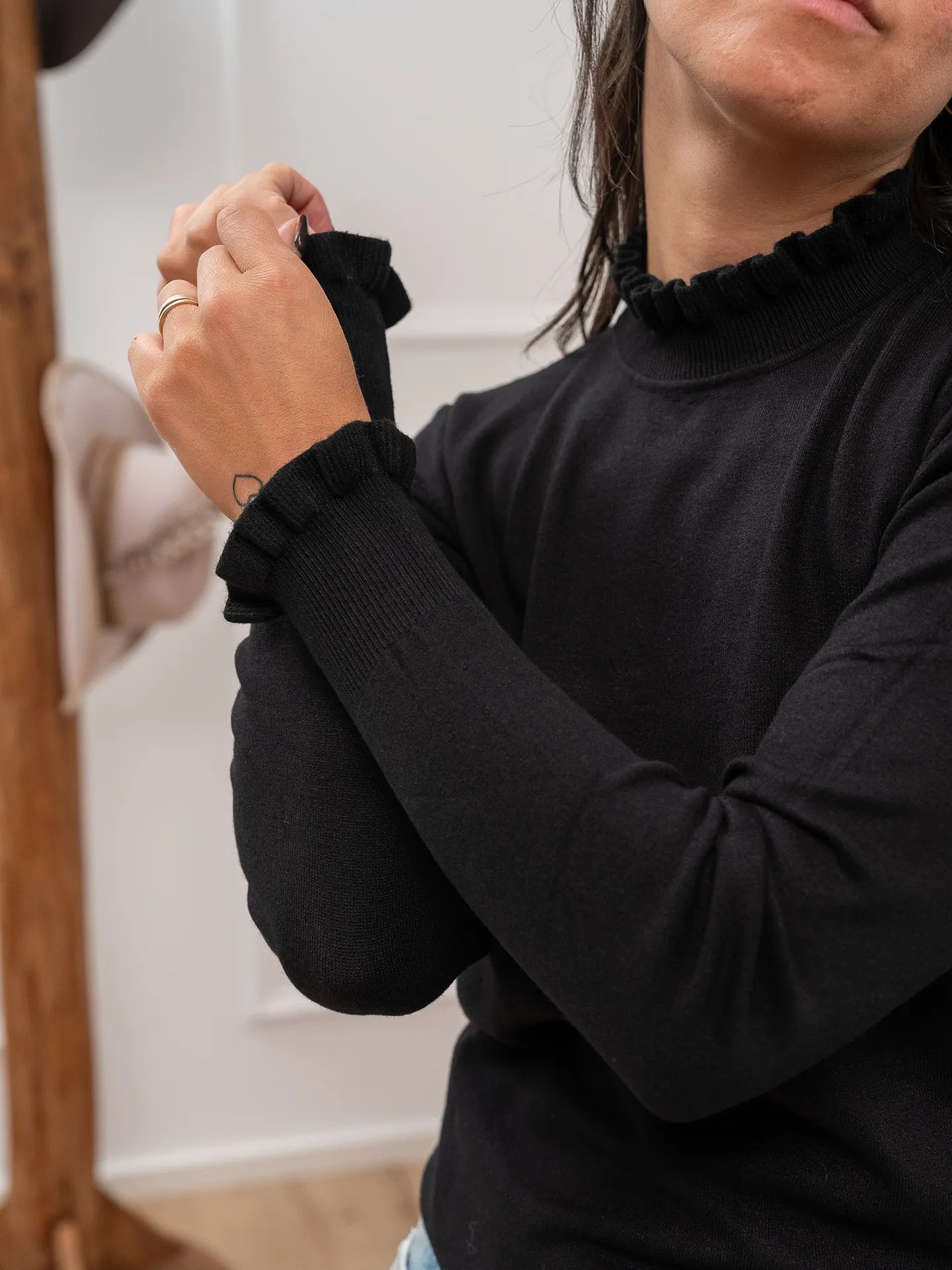 Maglia nera colletto rouches - HaveOne