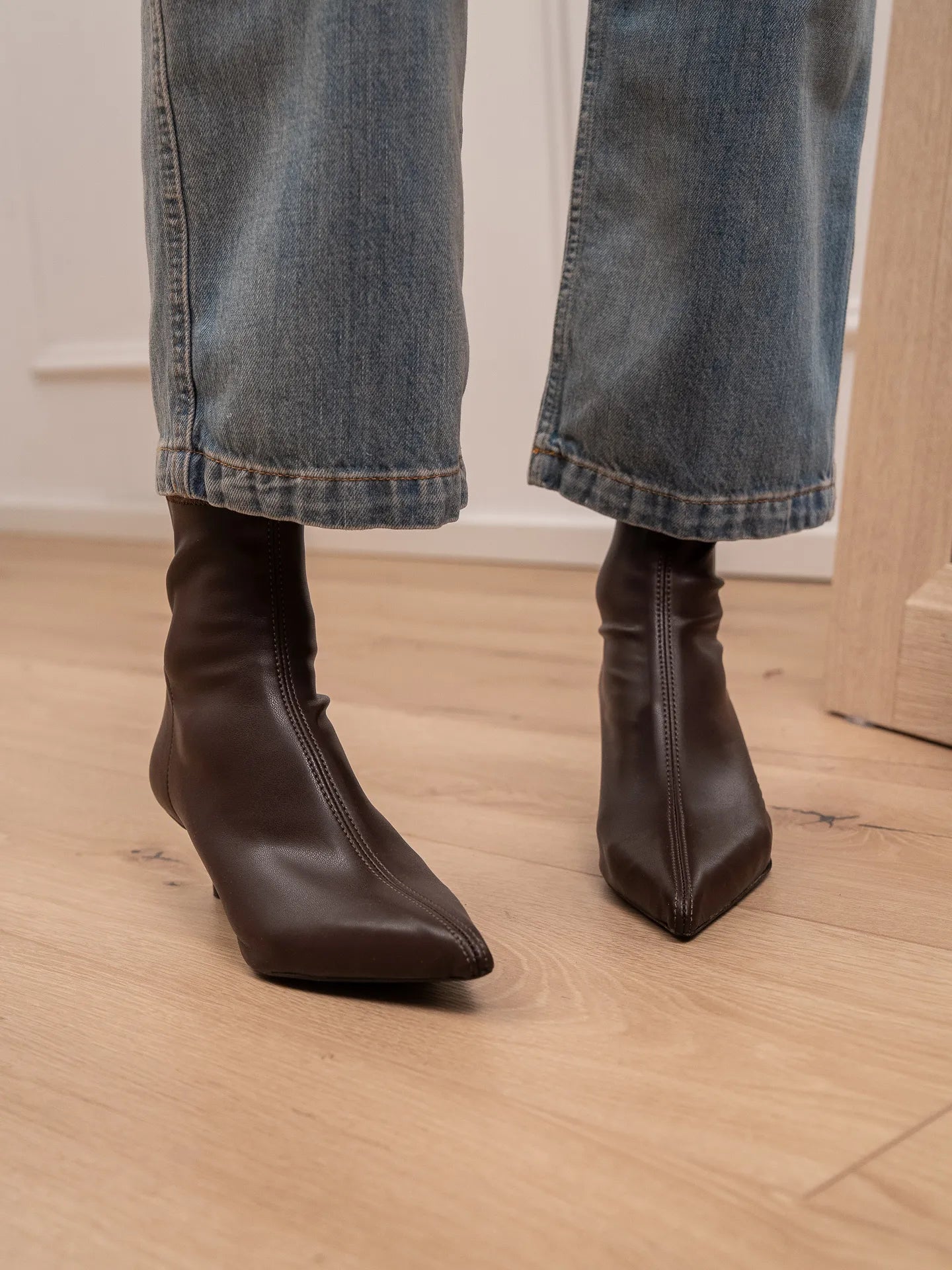 Stivaletti a calzino caffè a punta - Ovyè