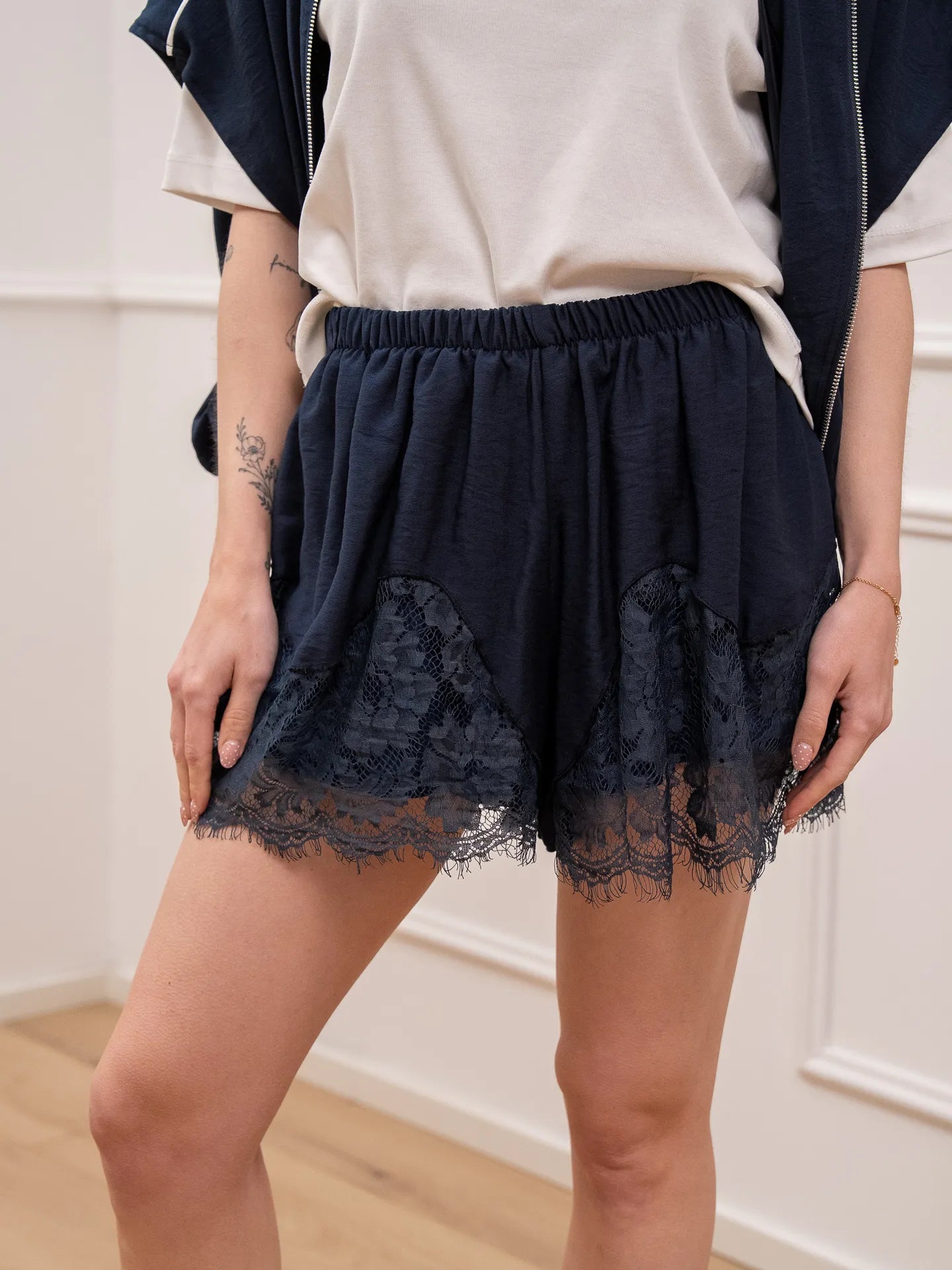 Shorts blu con pizzo in viscosa stropicciata - HaveOne