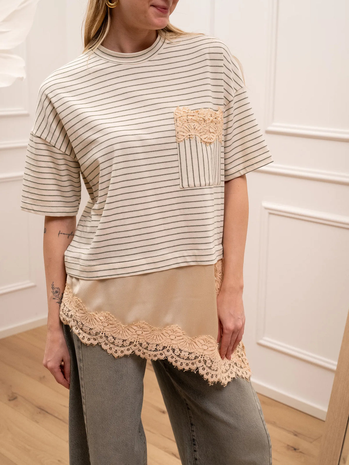 T shirt rigata salvia con raso e pizzo cipria - Dixie