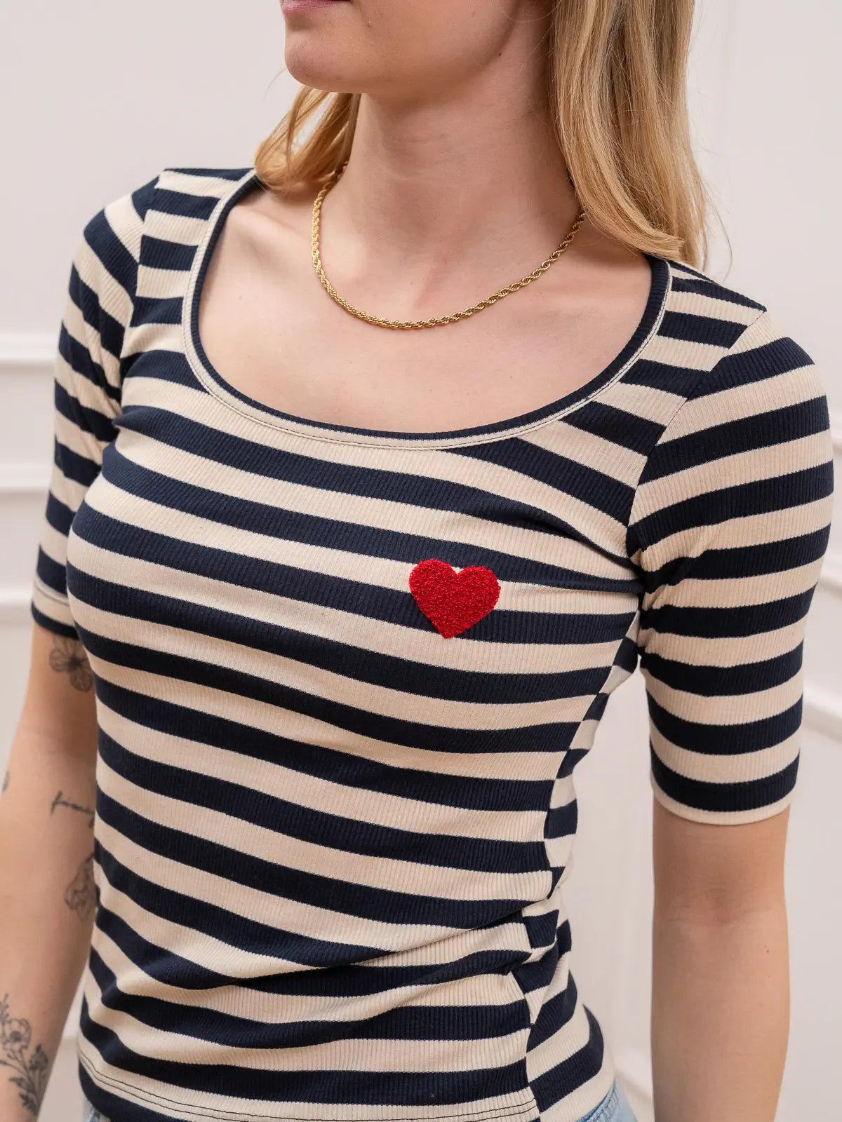 Tshirt rigata avorio e navy cuore bouclé - Vicolo
