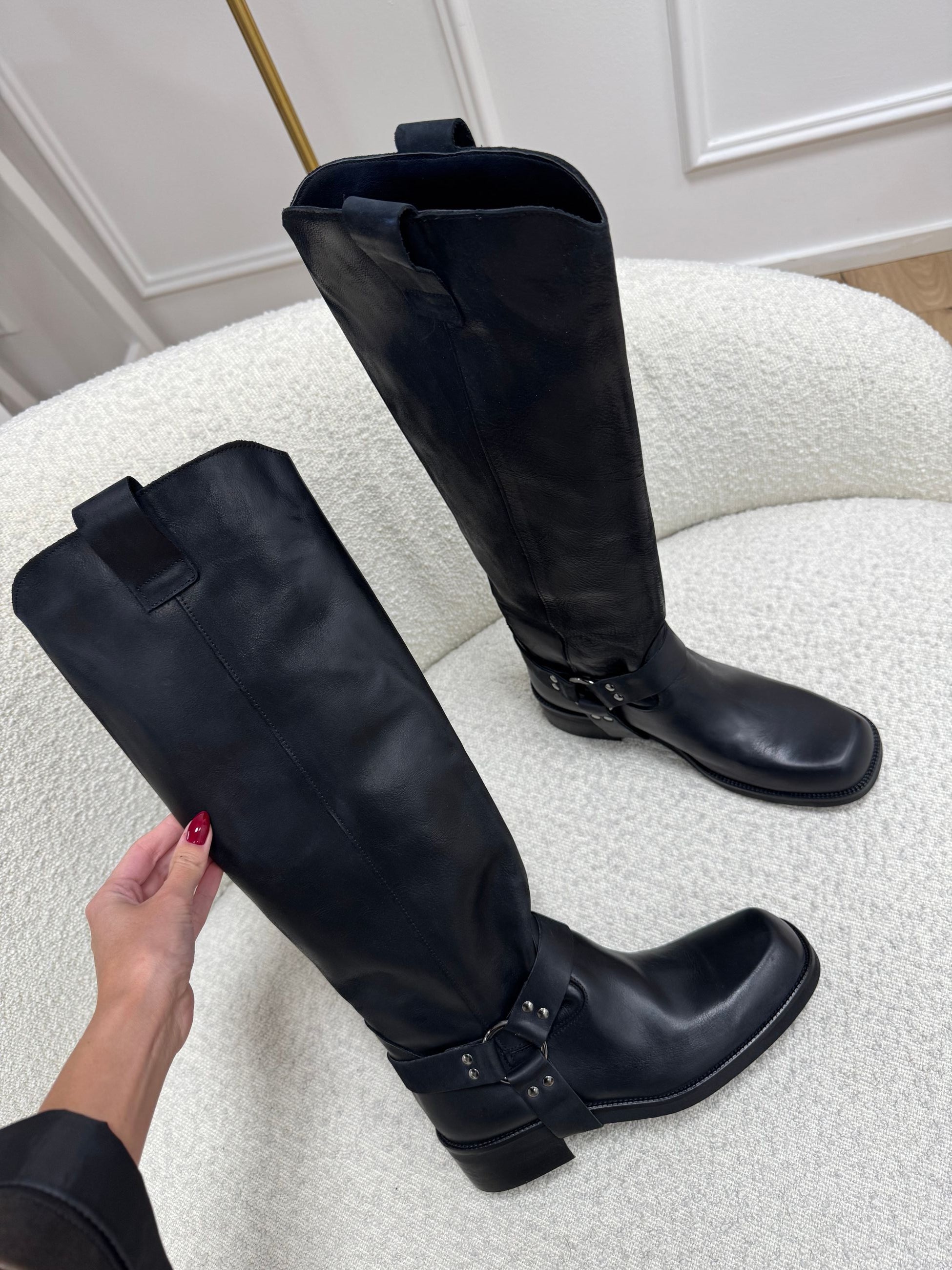 Biker in nabuk nero con fibbia - Divine Follie