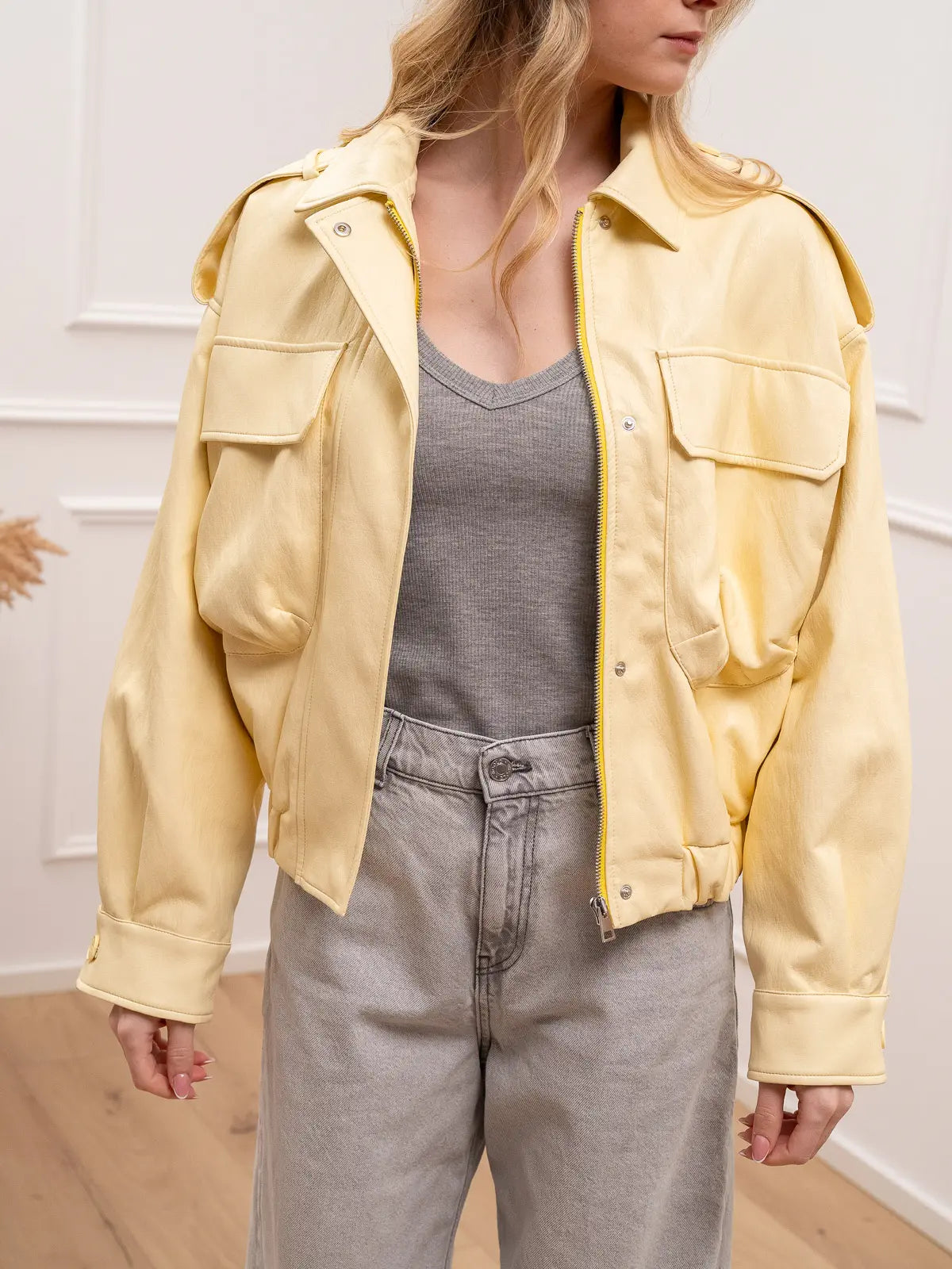 Bomber in ecopelle giallo burro con tasconi - Vicolo