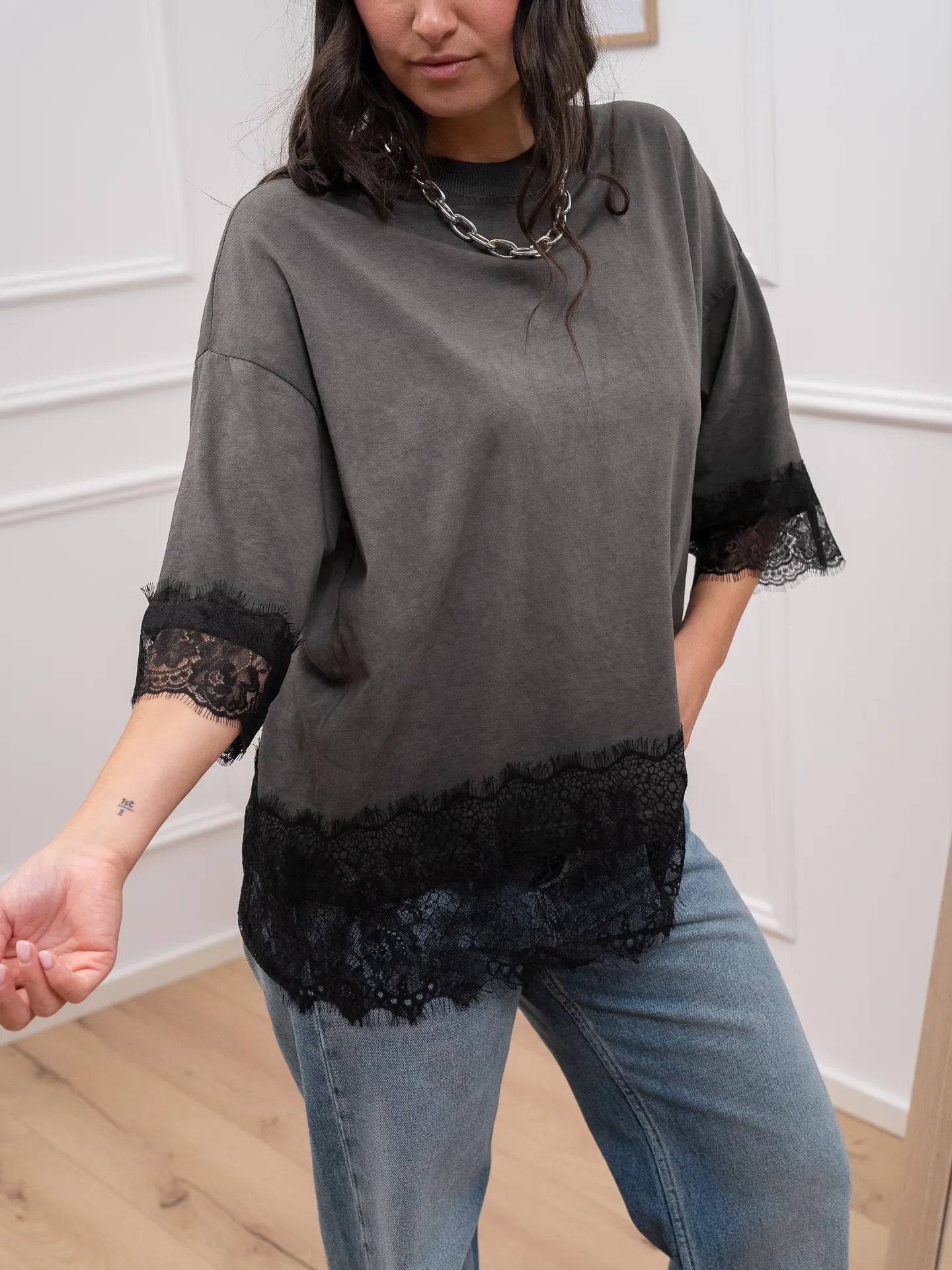 T shirt grigia finiture in pizzo nero - HaveOne