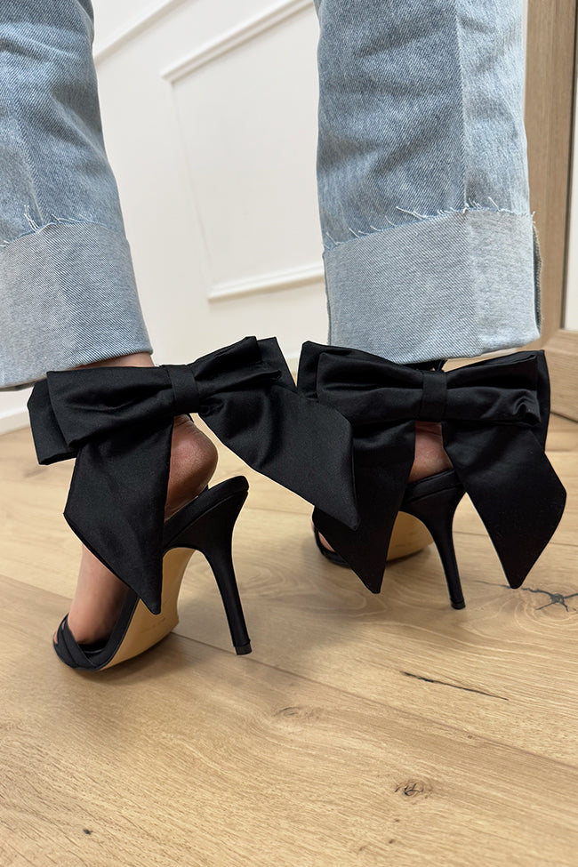 Sandalo in raso nero con fiocchi - Divine Follie