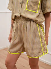 Shorts gessati sabbia piping lime - Tensione In