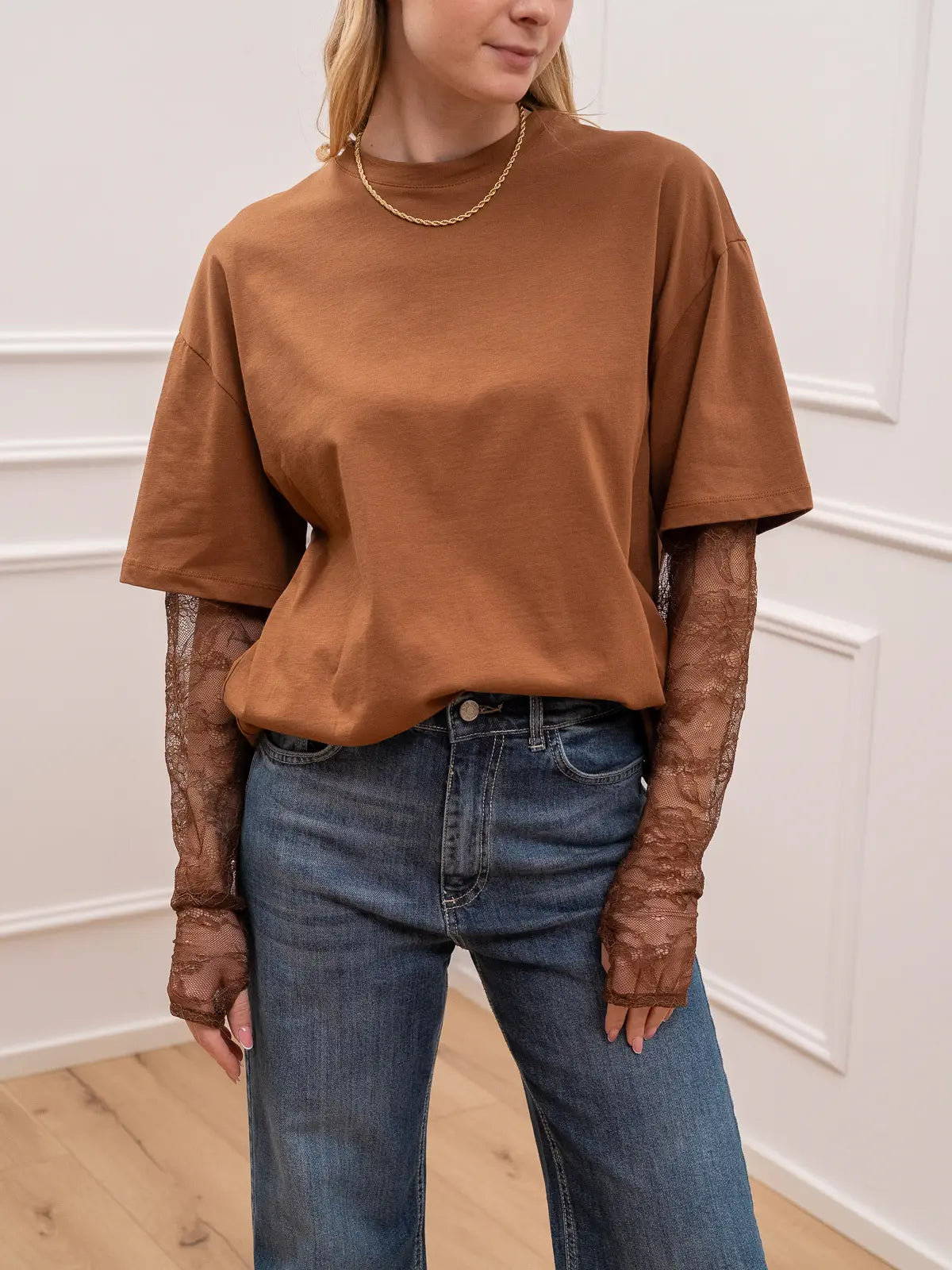 T shirt caramello con manicotto in pizzo - Vicolo