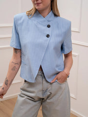Giacca Iris crop rigata celeste con doppio bottone - HaveOne