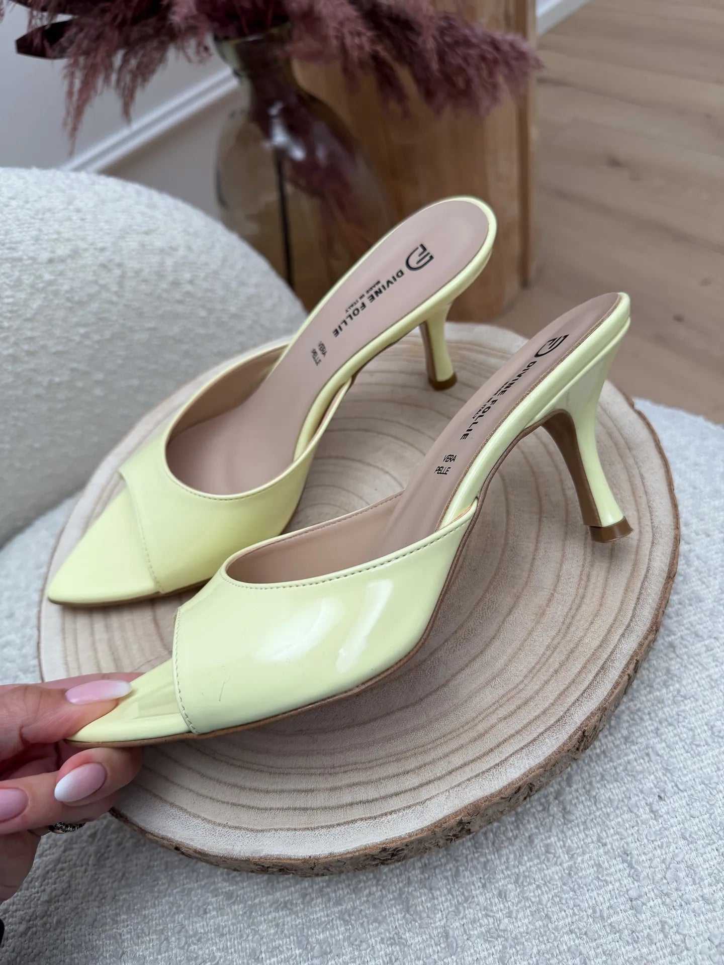 Décolleté sabot “Luna” in vernice giallo - Divine Follie