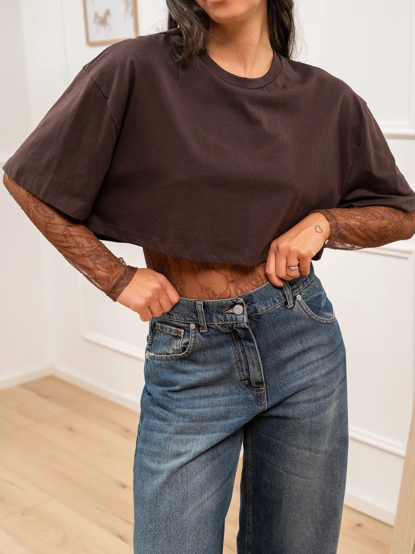 T shirt crop moro con body in pizzo - HaveOne