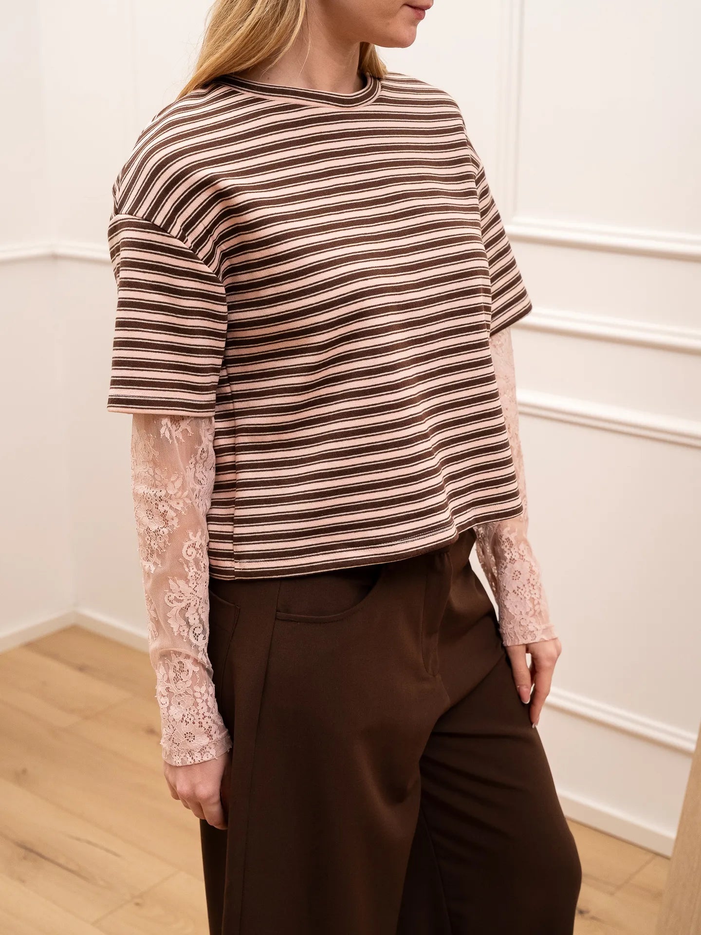 T shirt rigata rosa, burro, moro con maniche in pizzo - HaveOne