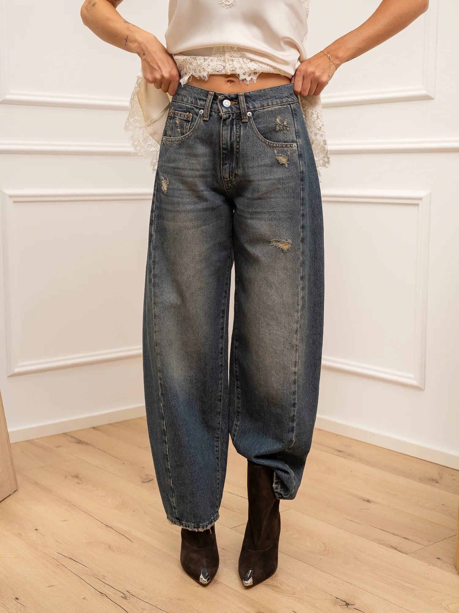 Jeans Lucy barrel denim thè blu con rotture - HaveOne