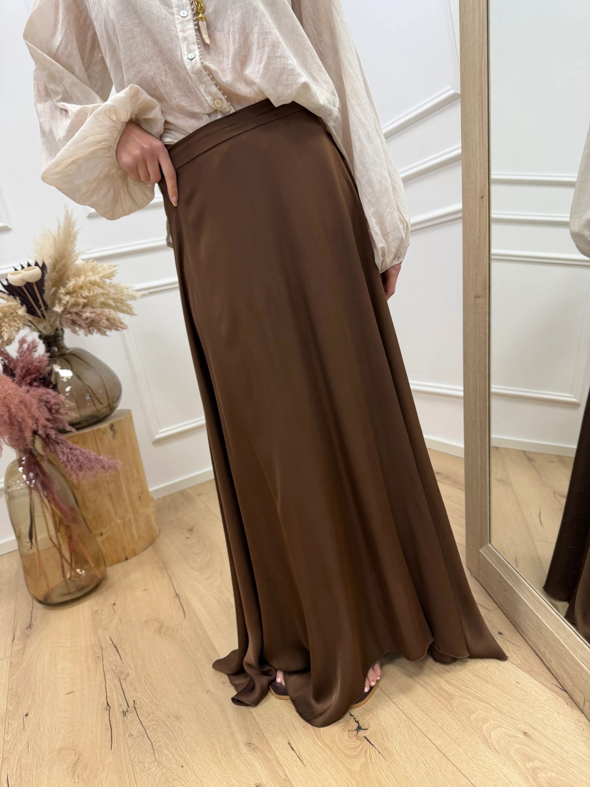 Gonna in satin moro con molla sul retro - HaveOne