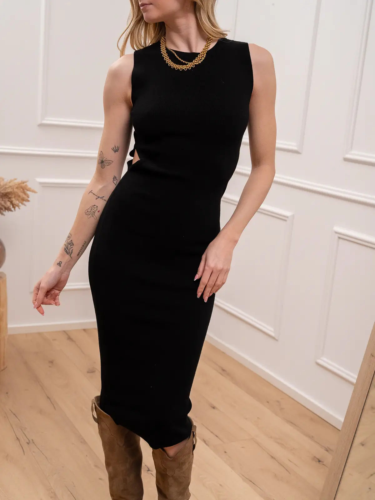 Vestito a costine nero cut out laterale - Kontatto