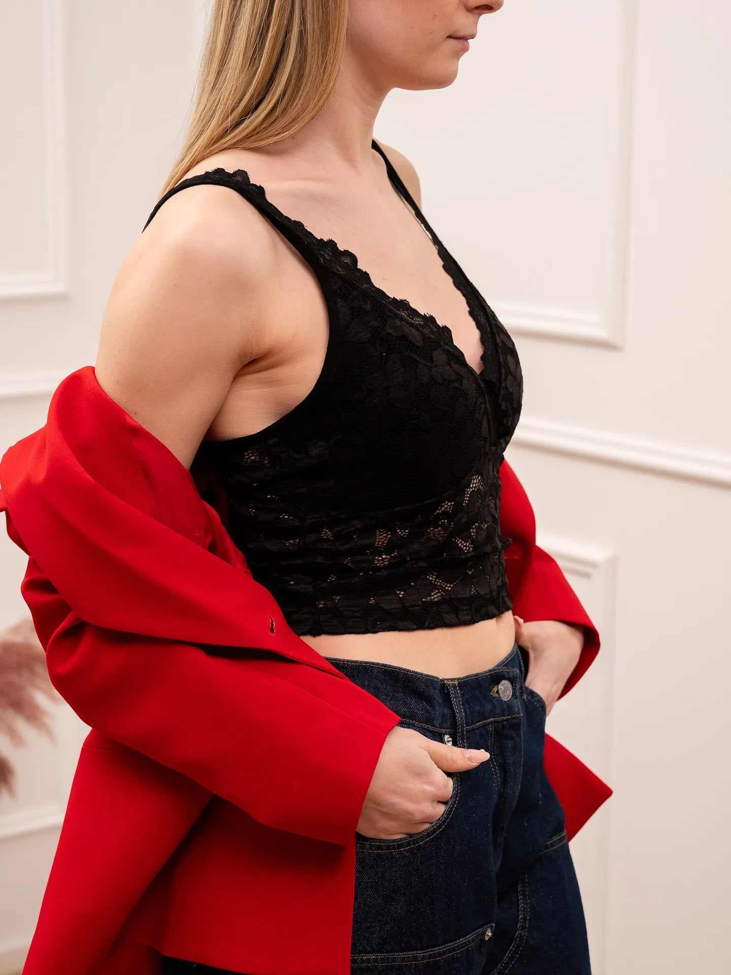 Top in pizzo nero con scollo a v - Vicolo
