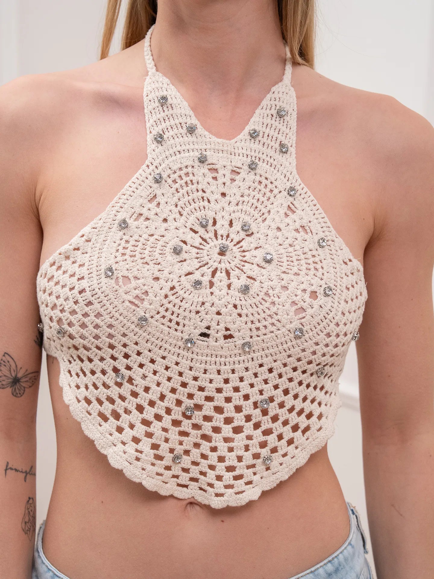 Top crochet a fazzoletto con cabochon - Glamorous