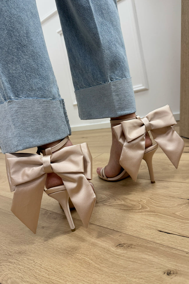 Sandalo in raso cipria con fiocchi - Divine Follie