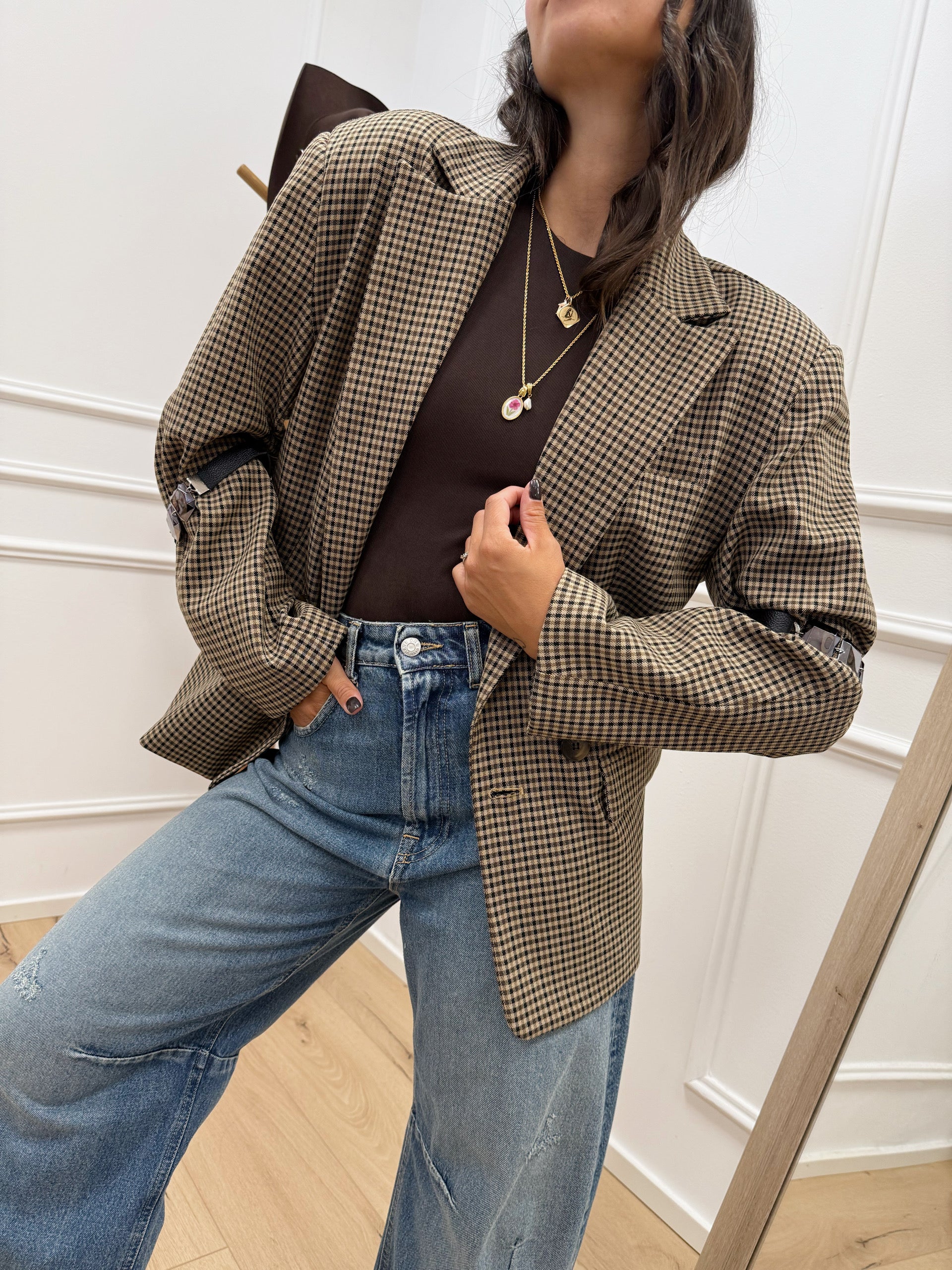 Giacca maxi spalle e dettagli con pietre - HaveOne