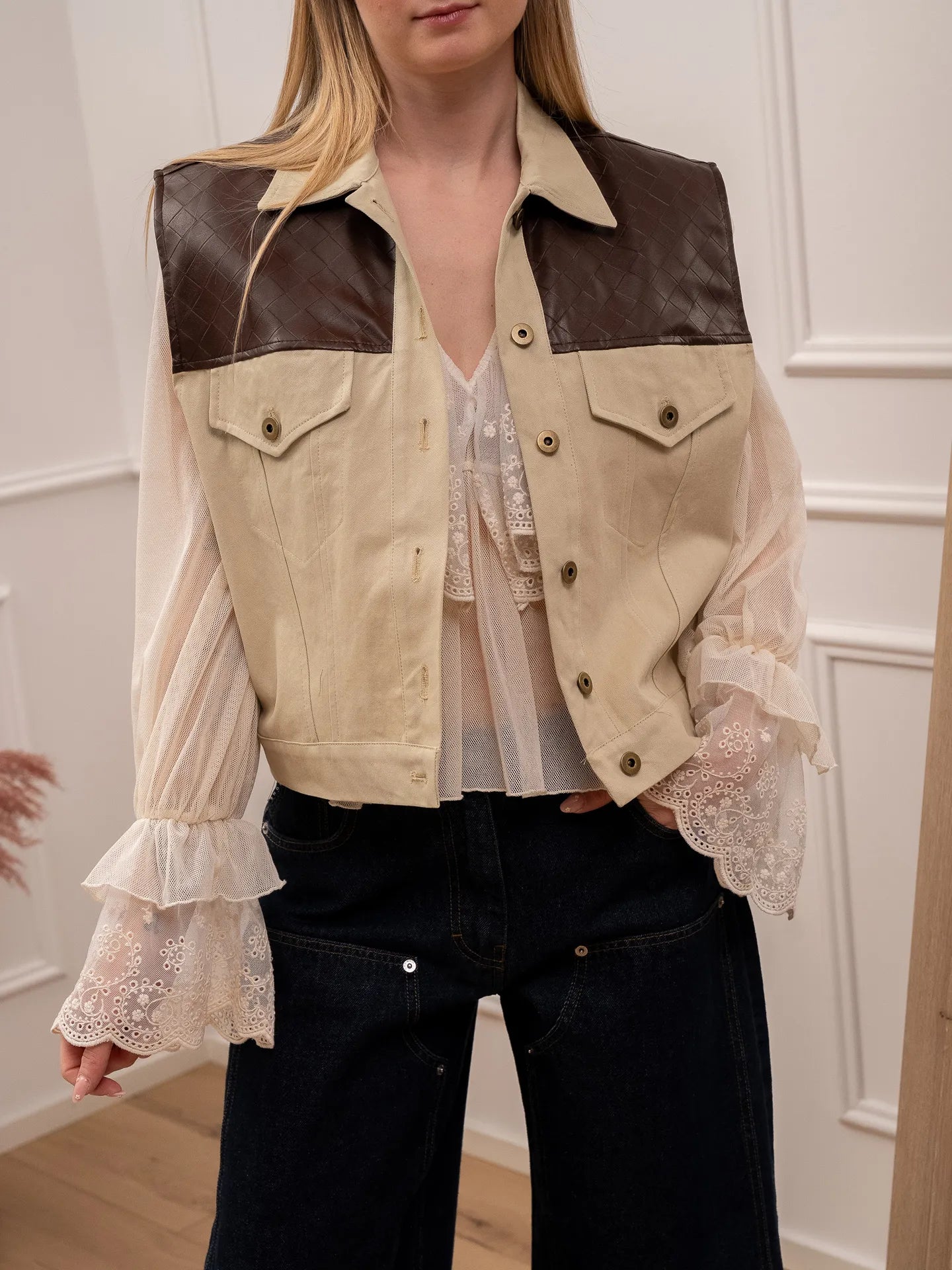 Gilet beige dettagli in ecopelle intrecciata moro - Tensione In