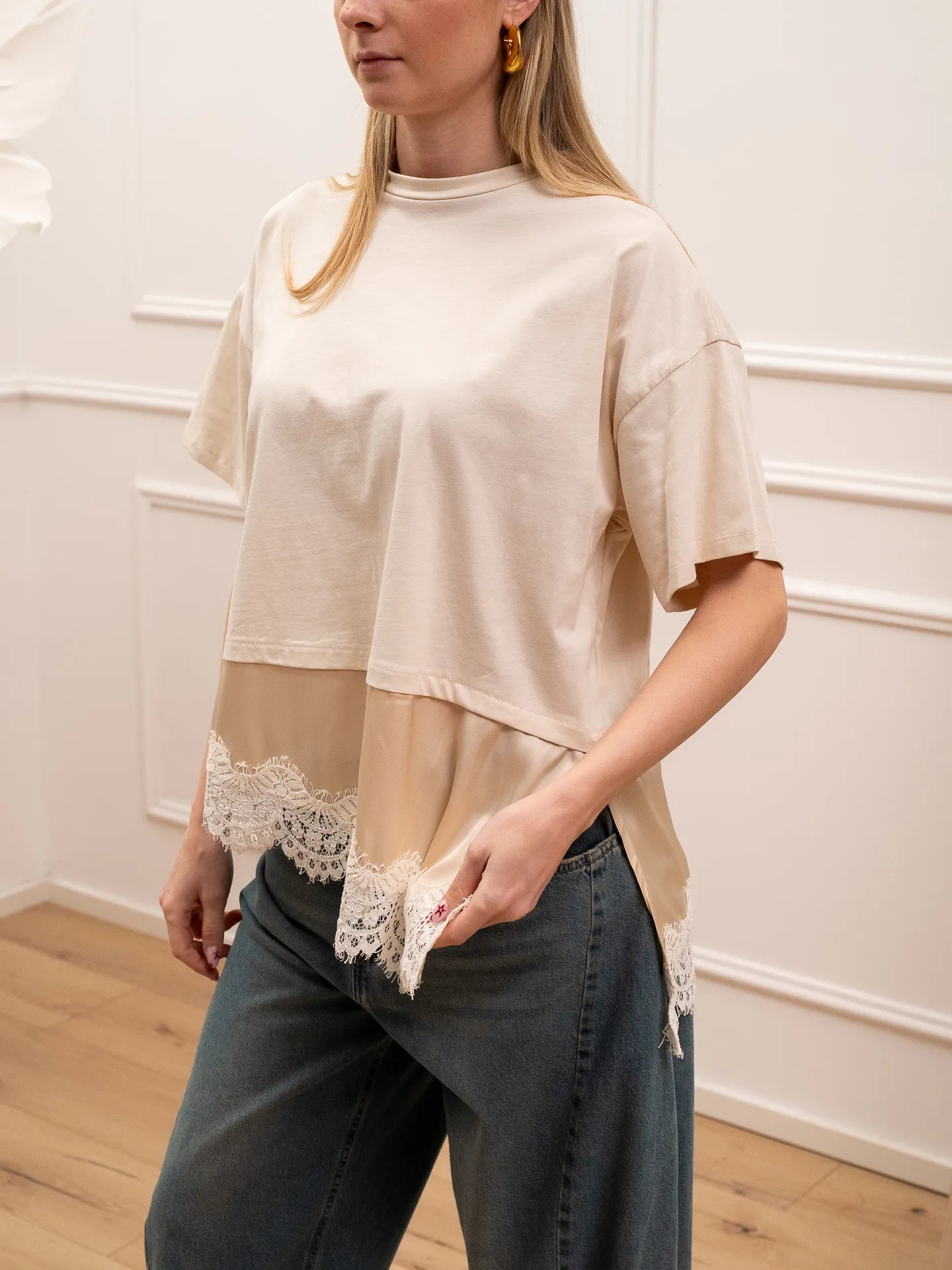 T shirt burro con satin e pizzo sul fondo - Dixie