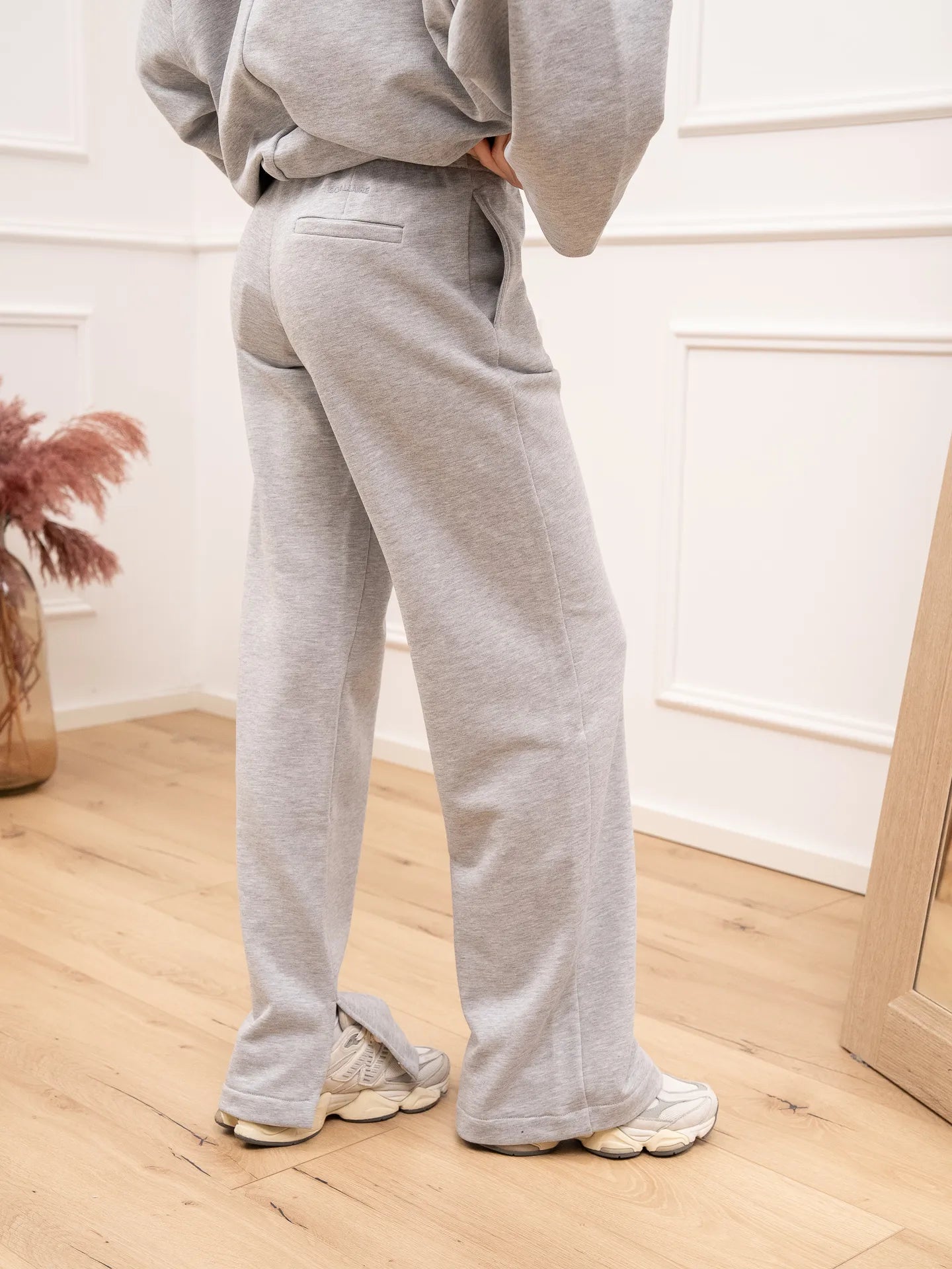 Pantaloni Comfy grigio con spacchetto sul fondo - SoAllure