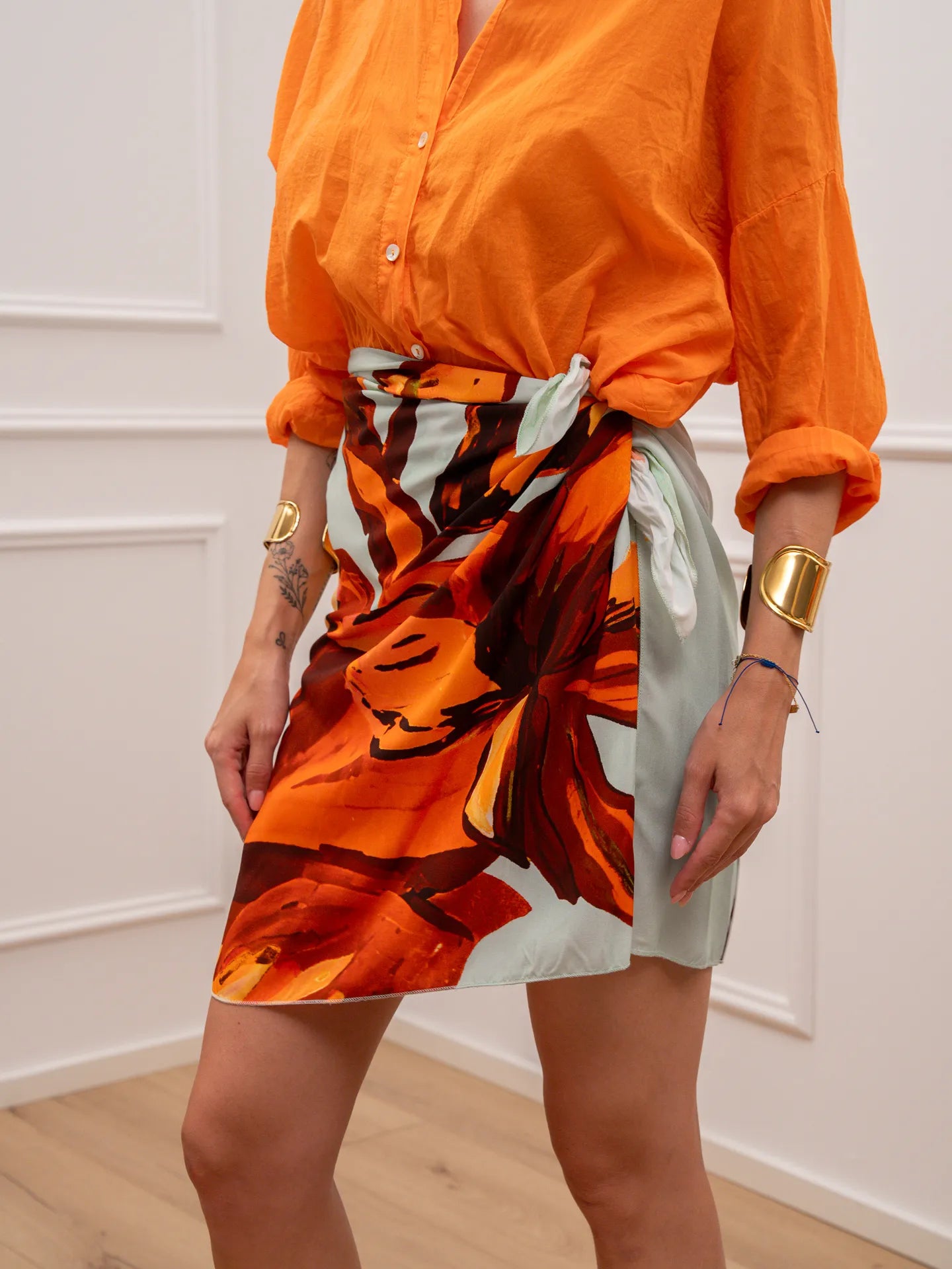 Gonna pareo mini con maxi fiore acqua e arancio - Tensione In